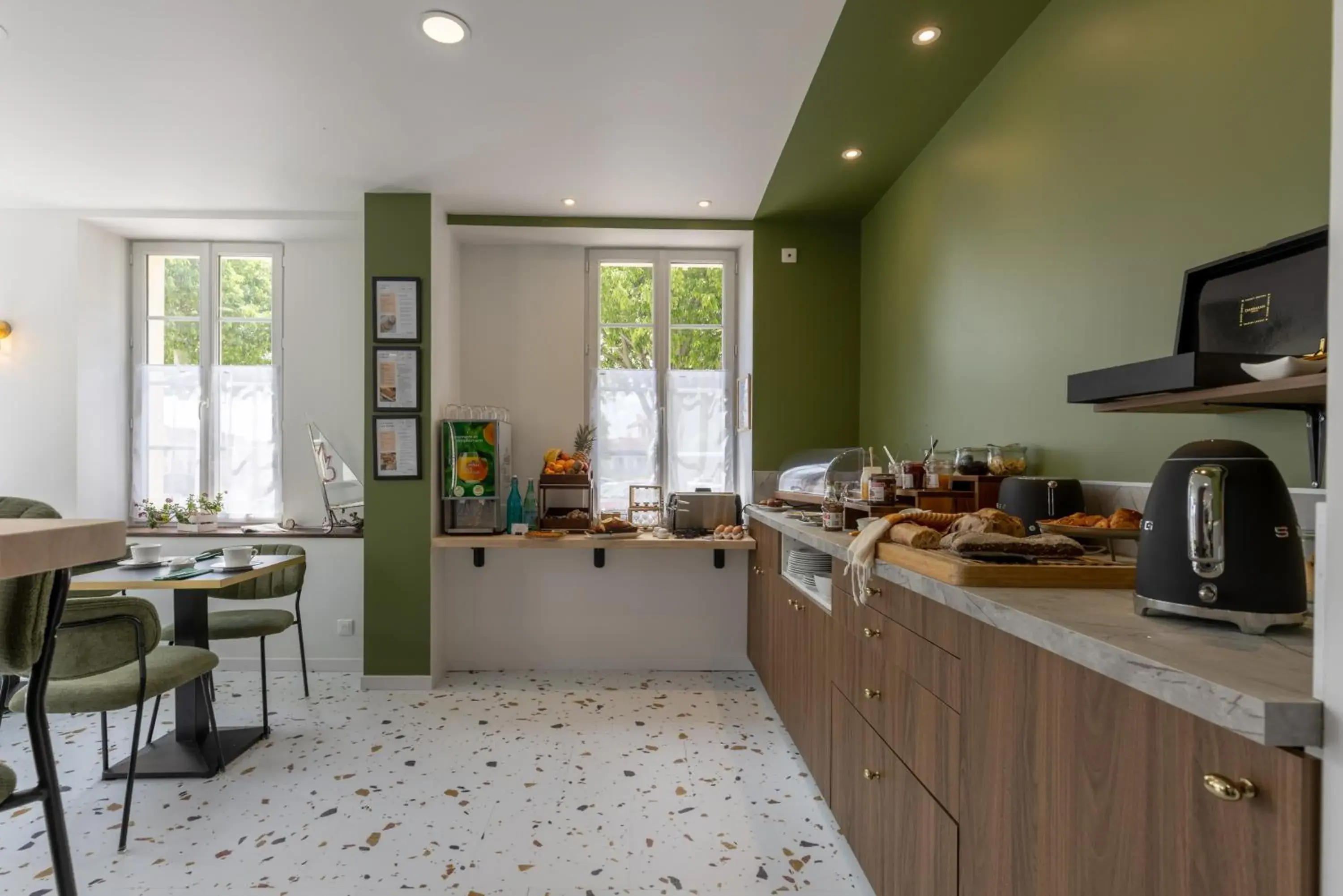 Buffet breakfast in Logis Hotel Le Richelieu - Royan Atlantique Buffet breakfast in Logis Hotel Le Richelieu - Royan Atlantique