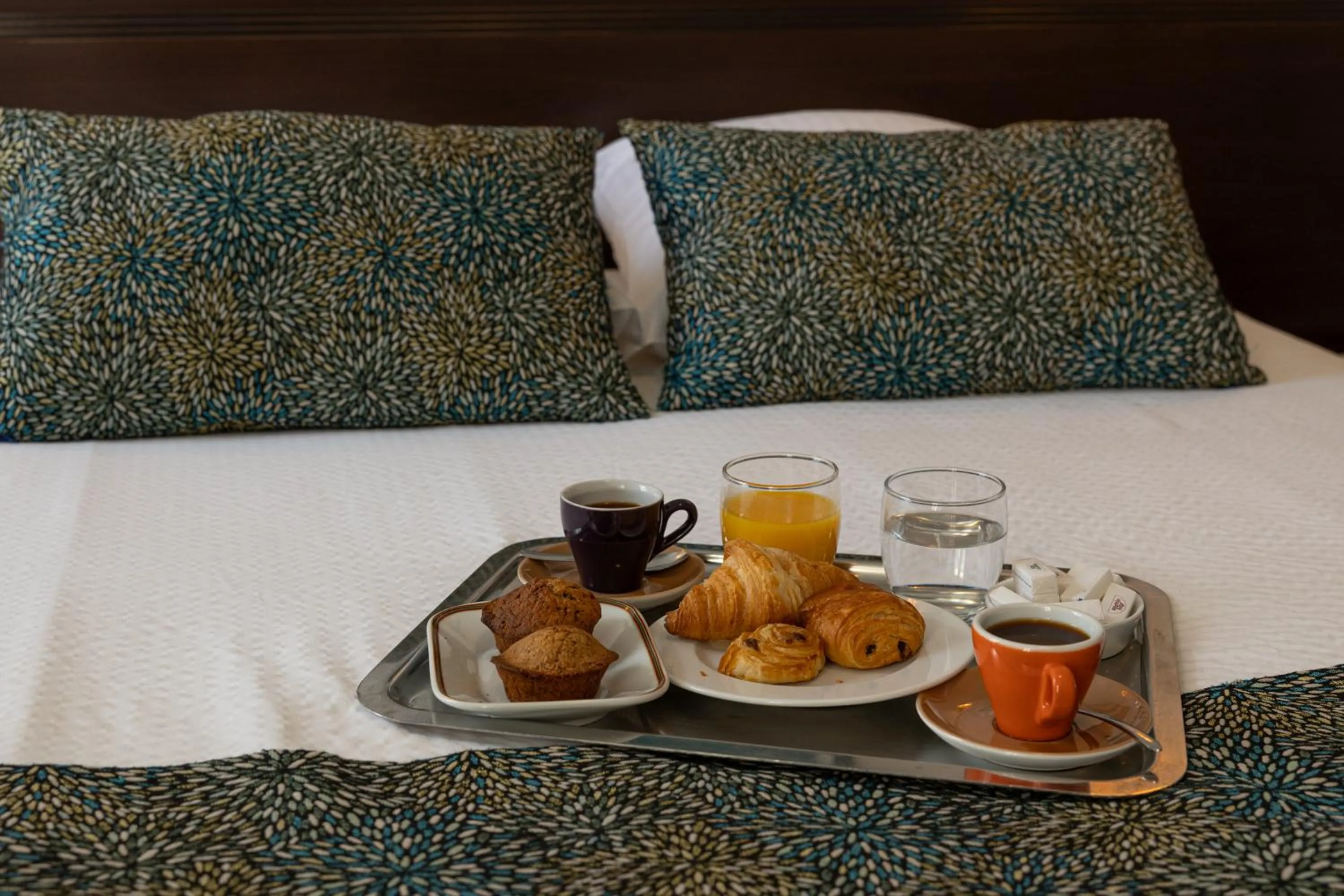 Bedroom in Logis Hotel Le Richelieu - Royan Atlantique