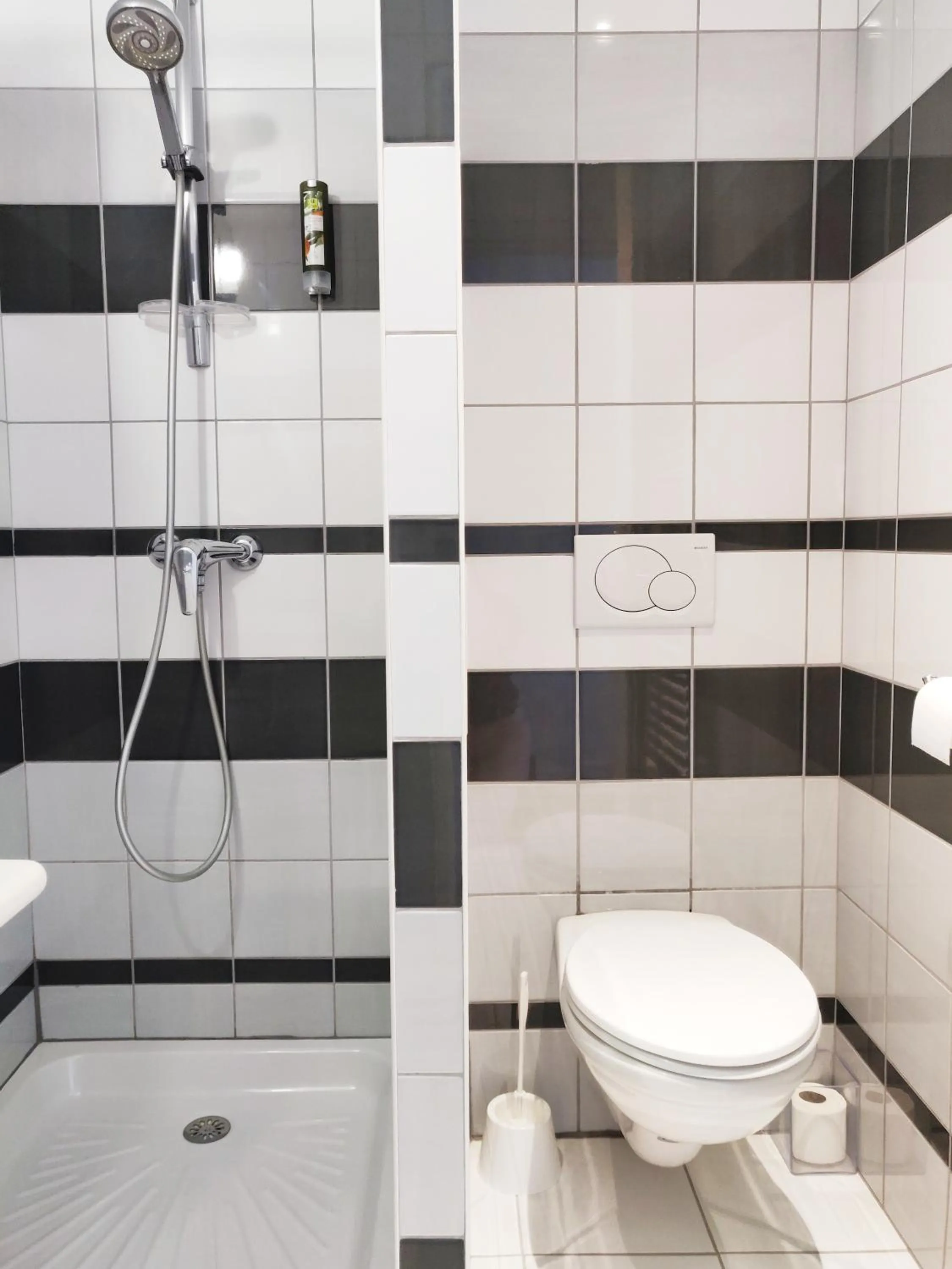 Bathroom in Logis Hotel Le Richelieu - Royan Atlantique