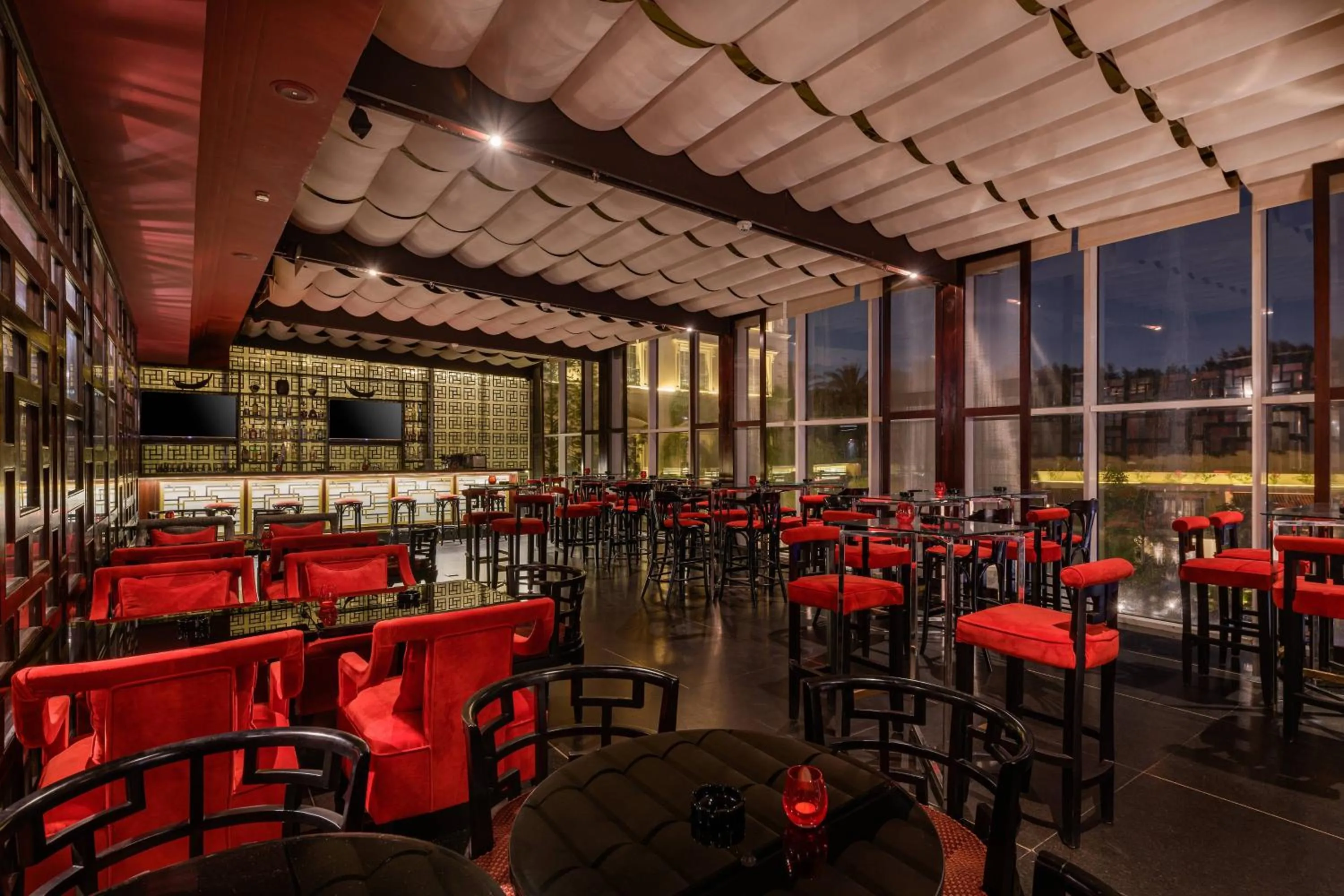 Lounge or bar in Renaissance Cairo Mirage City Hotel