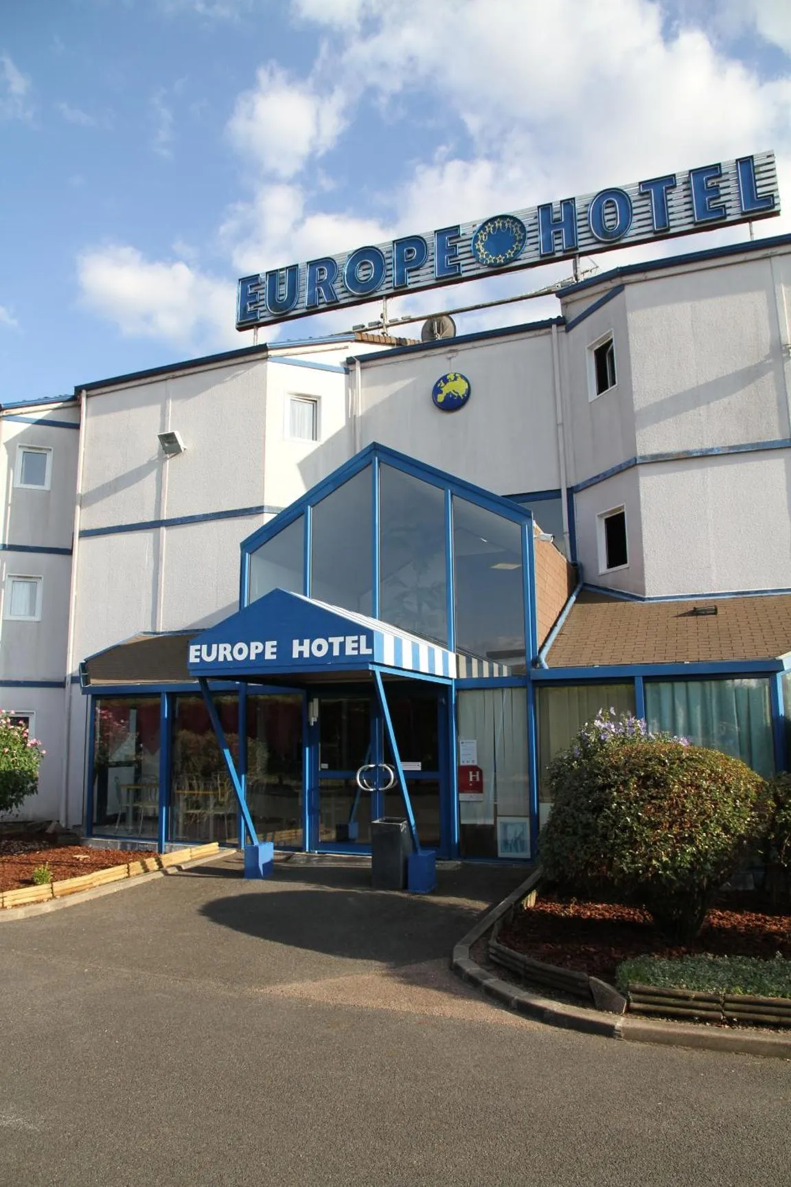 Facade/entrance in Europe Hôtel