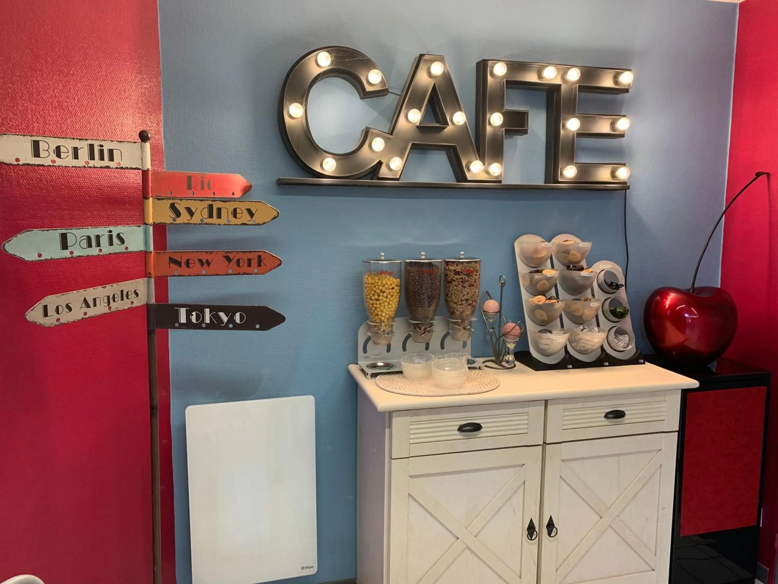 Buffet breakfast in Europe Hôtel