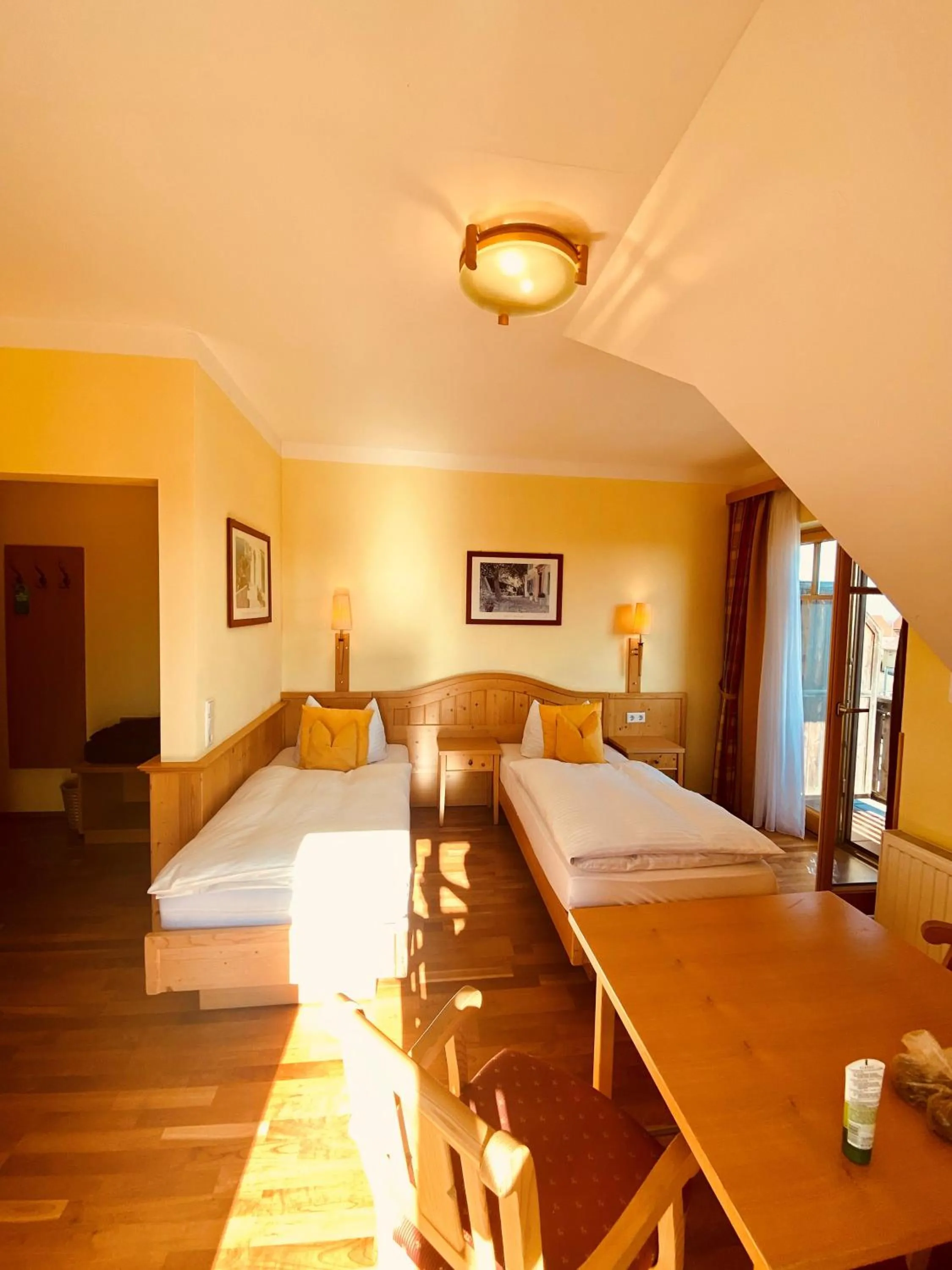 Bed in Gasthof Großschedl zum Kramerwirt