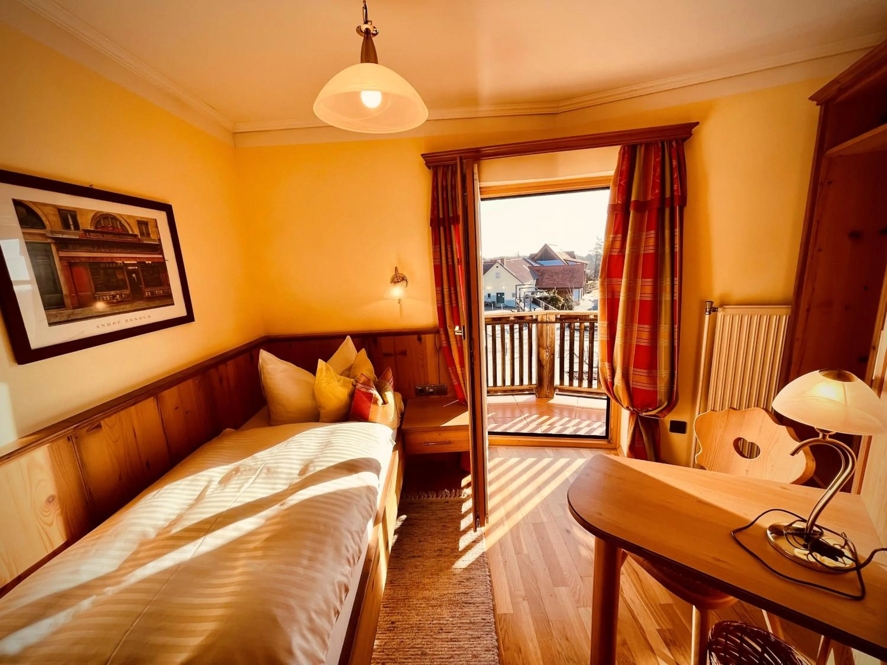 Bed in Gasthof Großschedl zum Kramerwirt