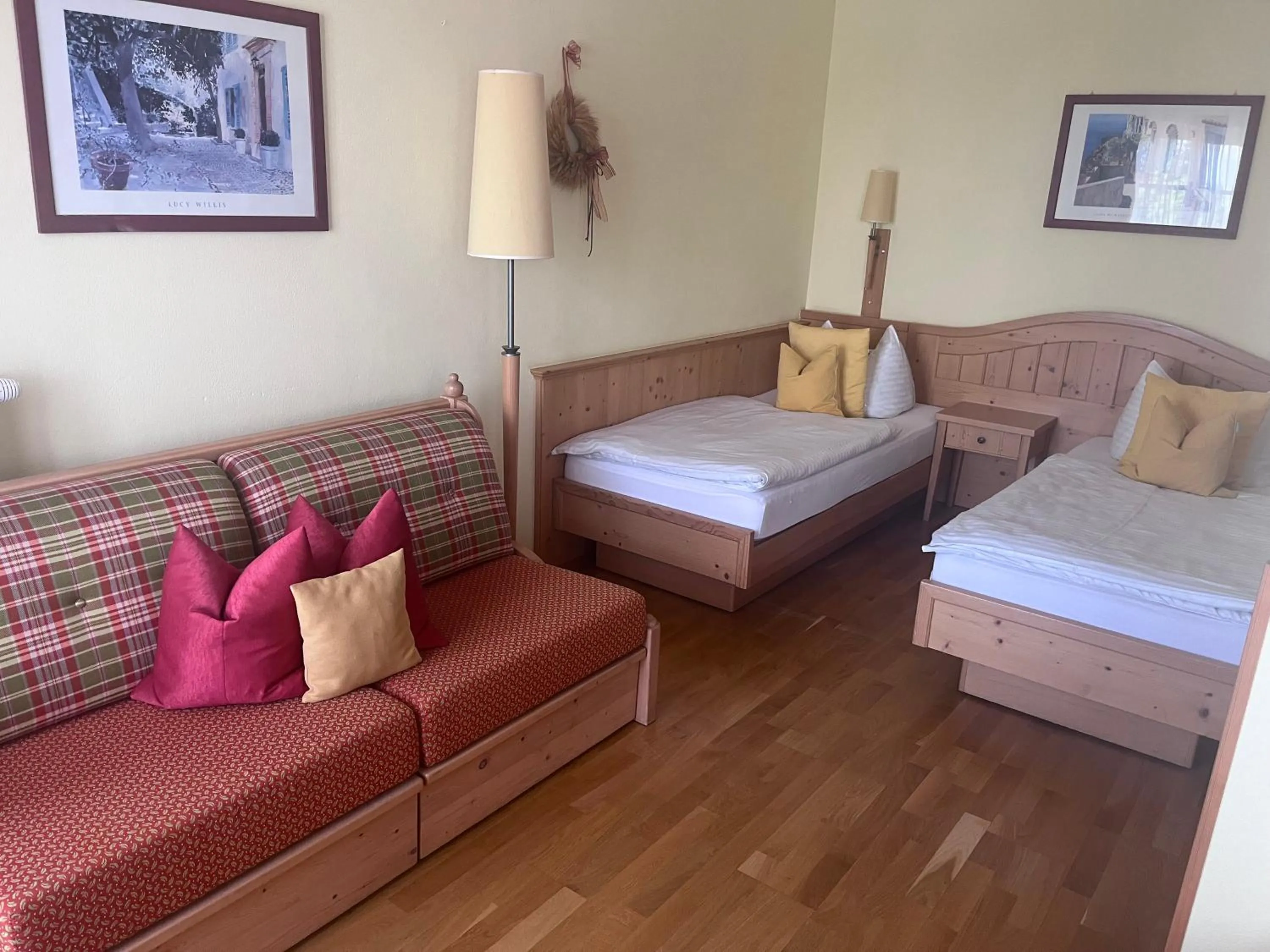 Living room, Bed in Gasthof Großschedl zum Kramerwirt