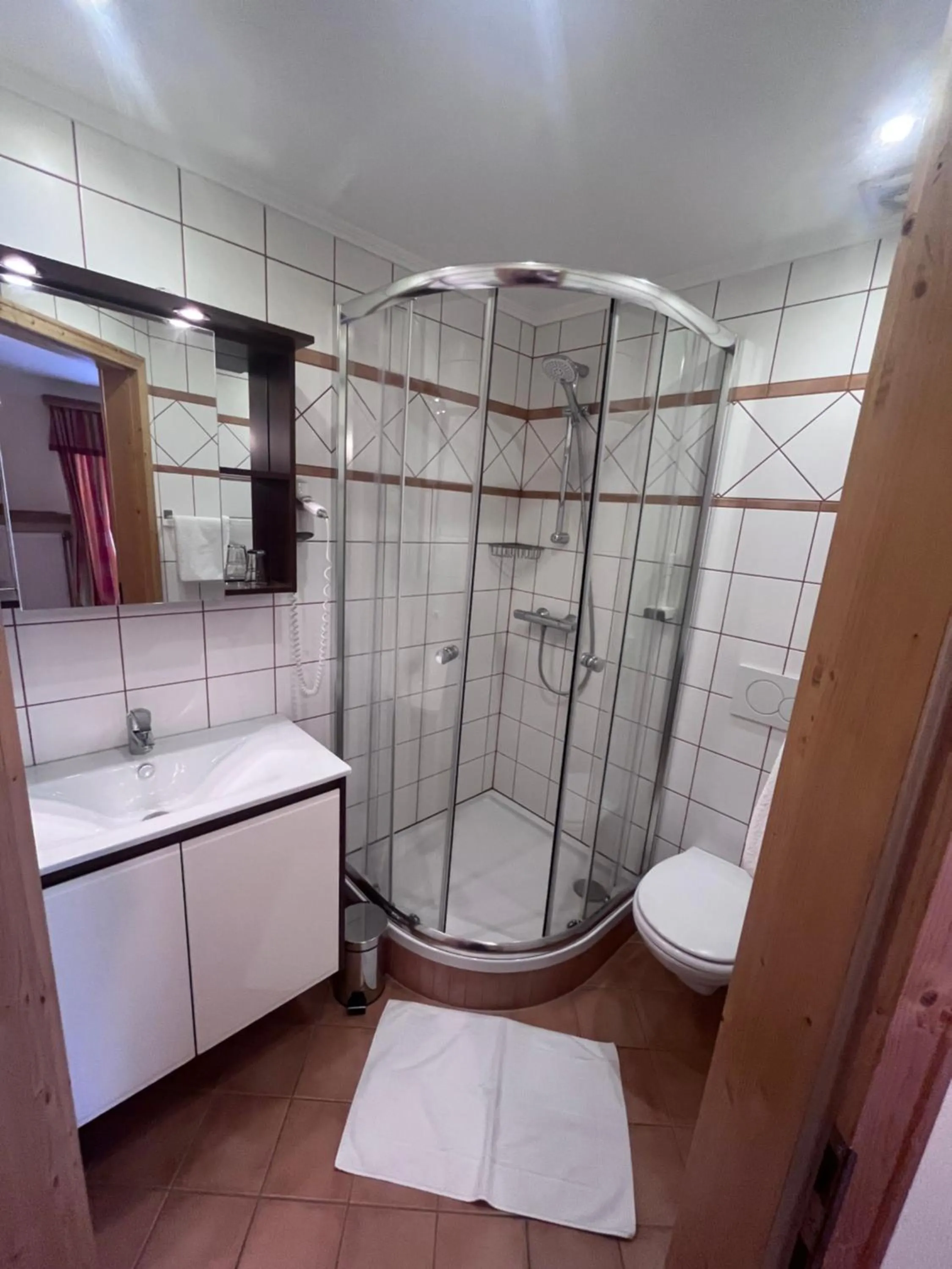 Shower in Gasthof Großschedl zum Kramerwirt