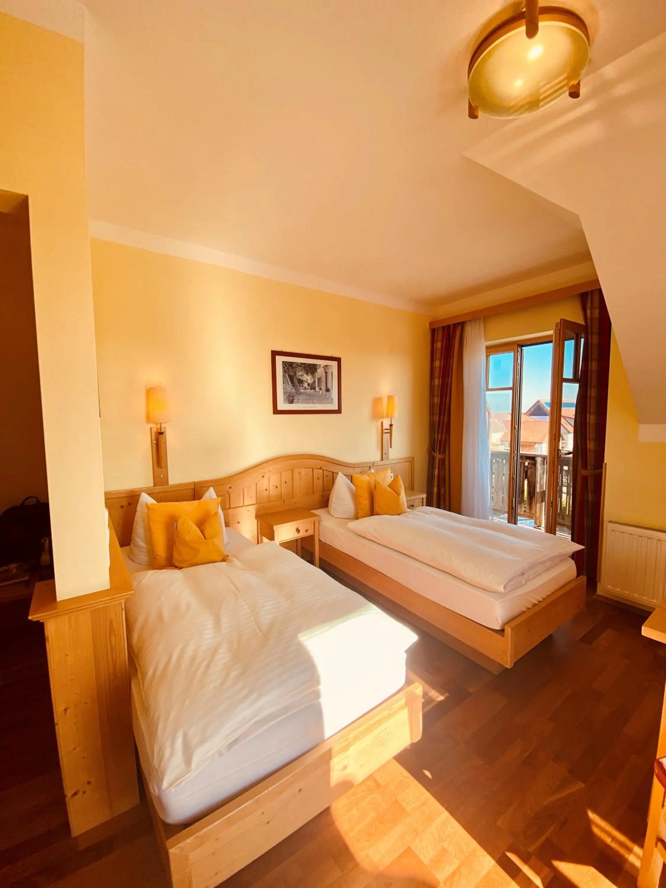 Bed in Gasthof Großschedl zum Kramerwirt