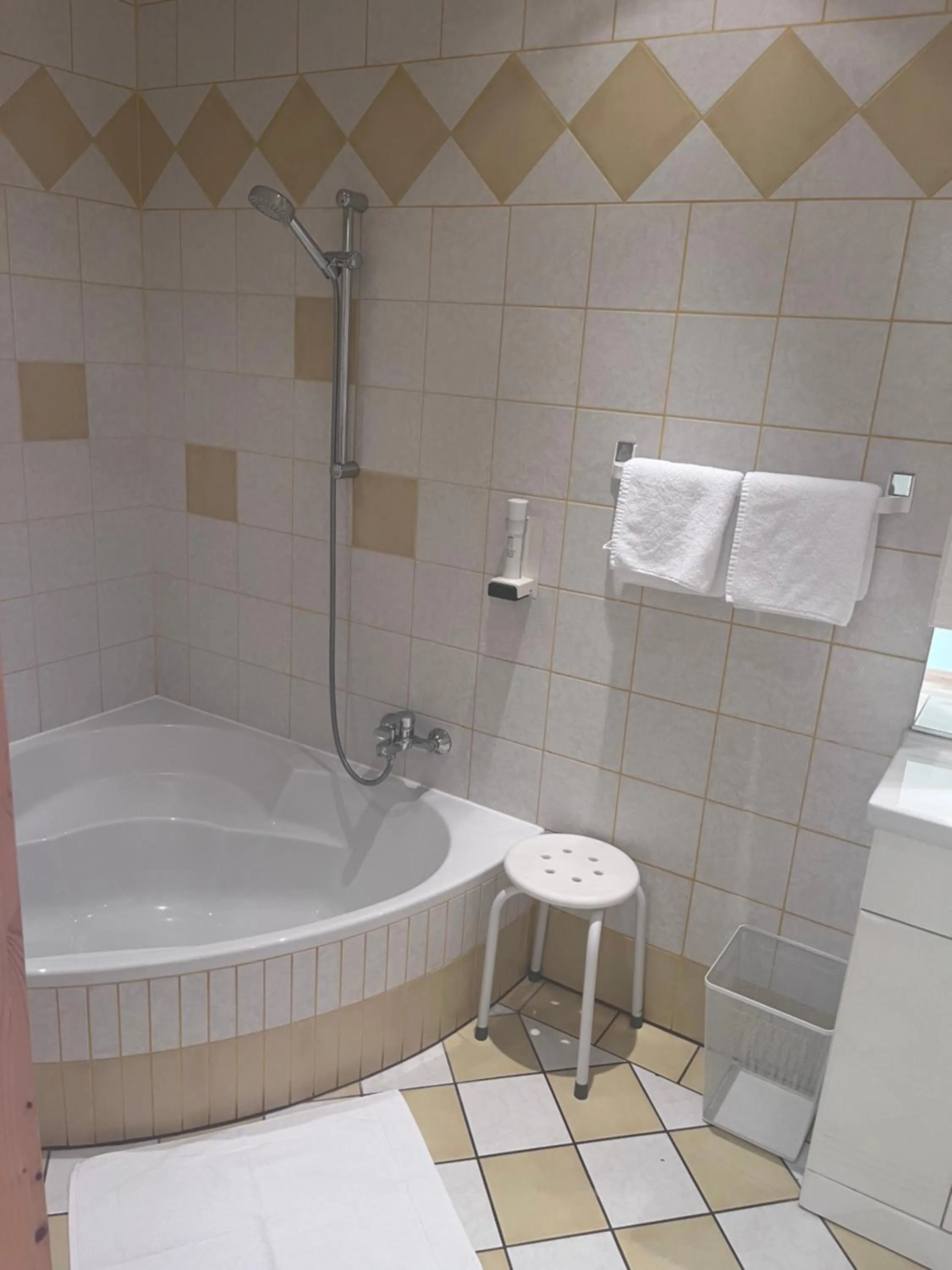 Bathroom in Gasthof Großschedl zum Kramerwirt