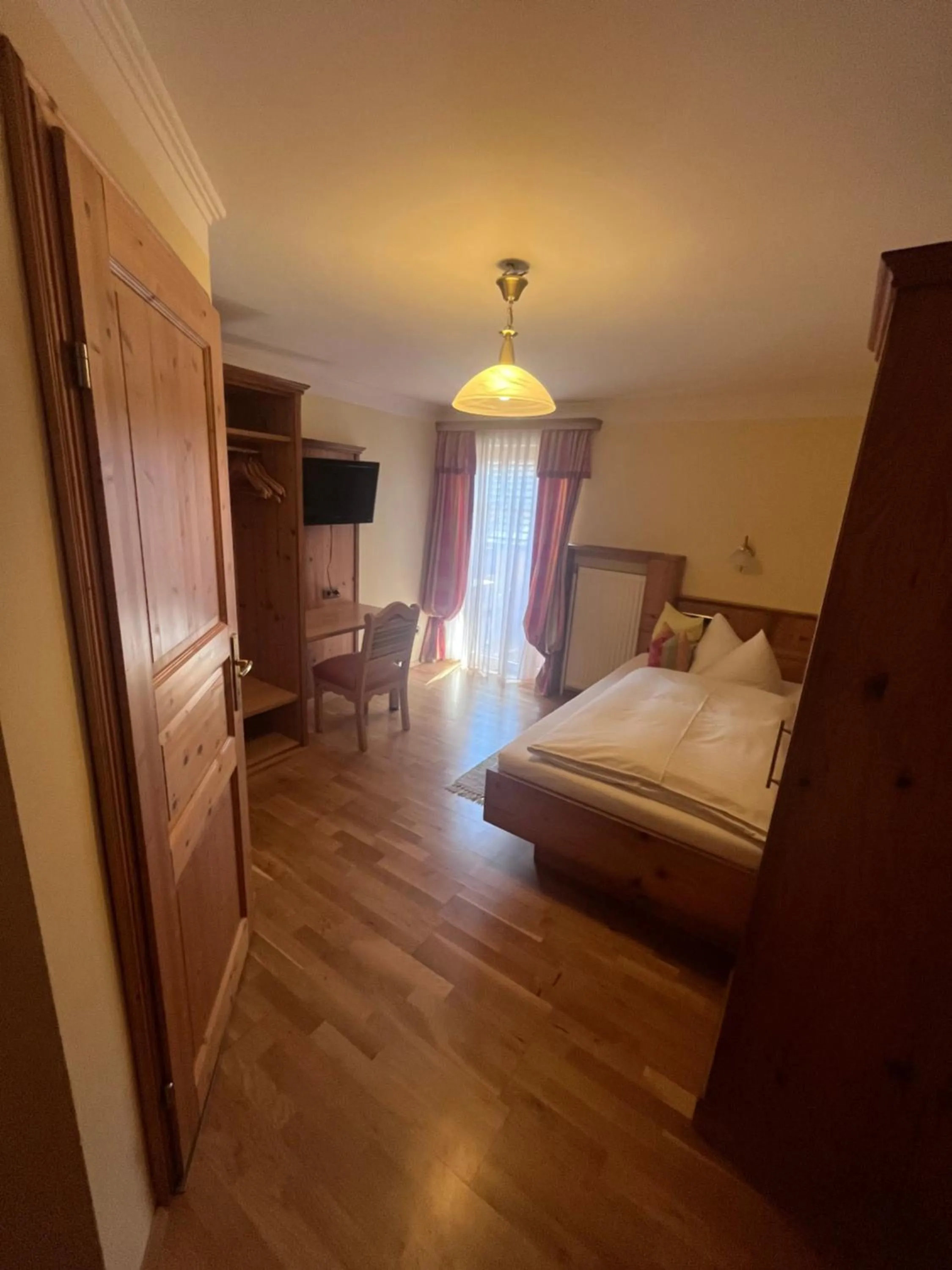 Bed in Gasthof Großschedl zum Kramerwirt