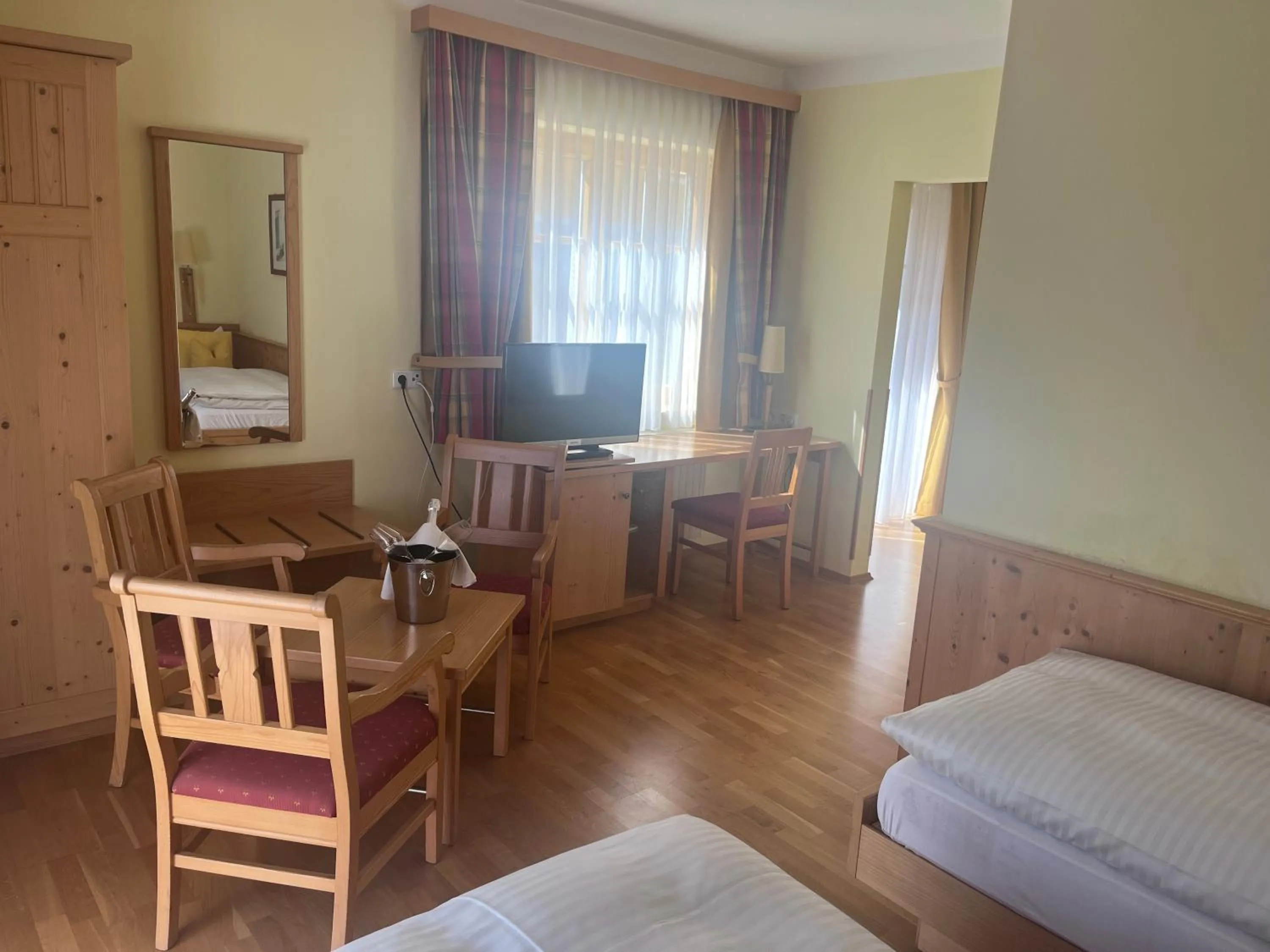 Bed in Gasthof Großschedl zum Kramerwirt