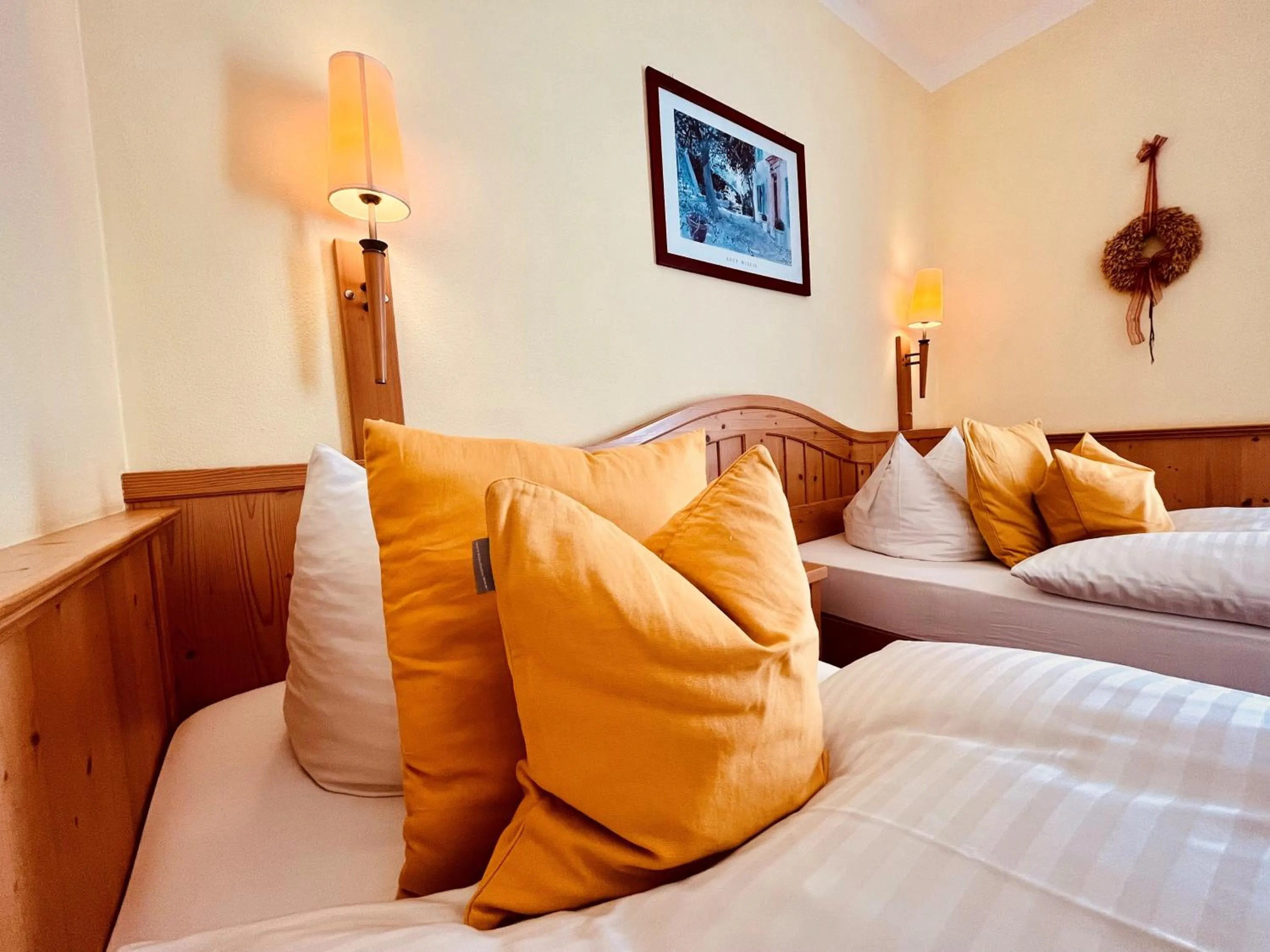 Bed in Gasthof Großschedl zum Kramerwirt