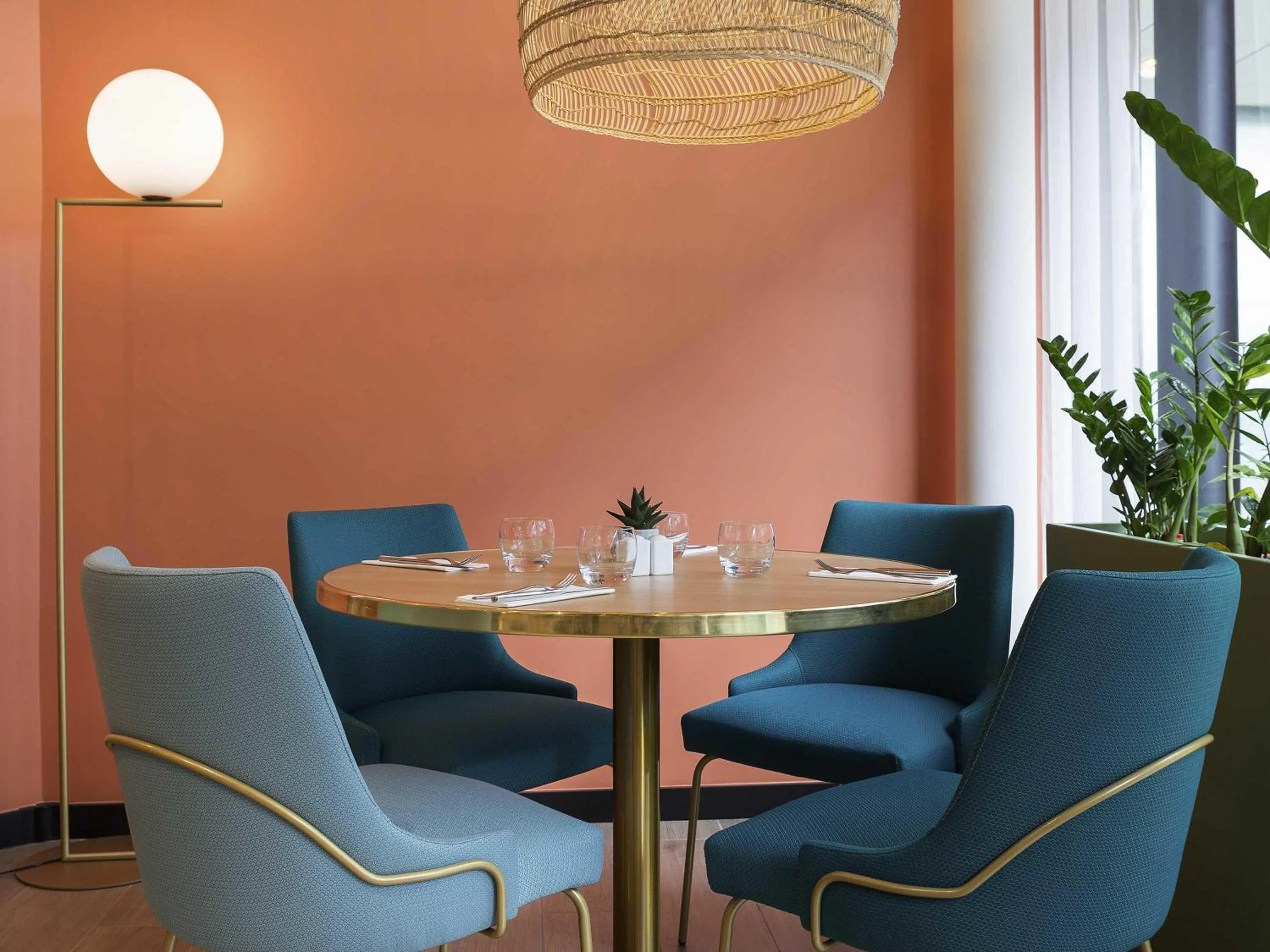 Restaurant/places to eat in Novotel Paris Charles de Gaulle Airport