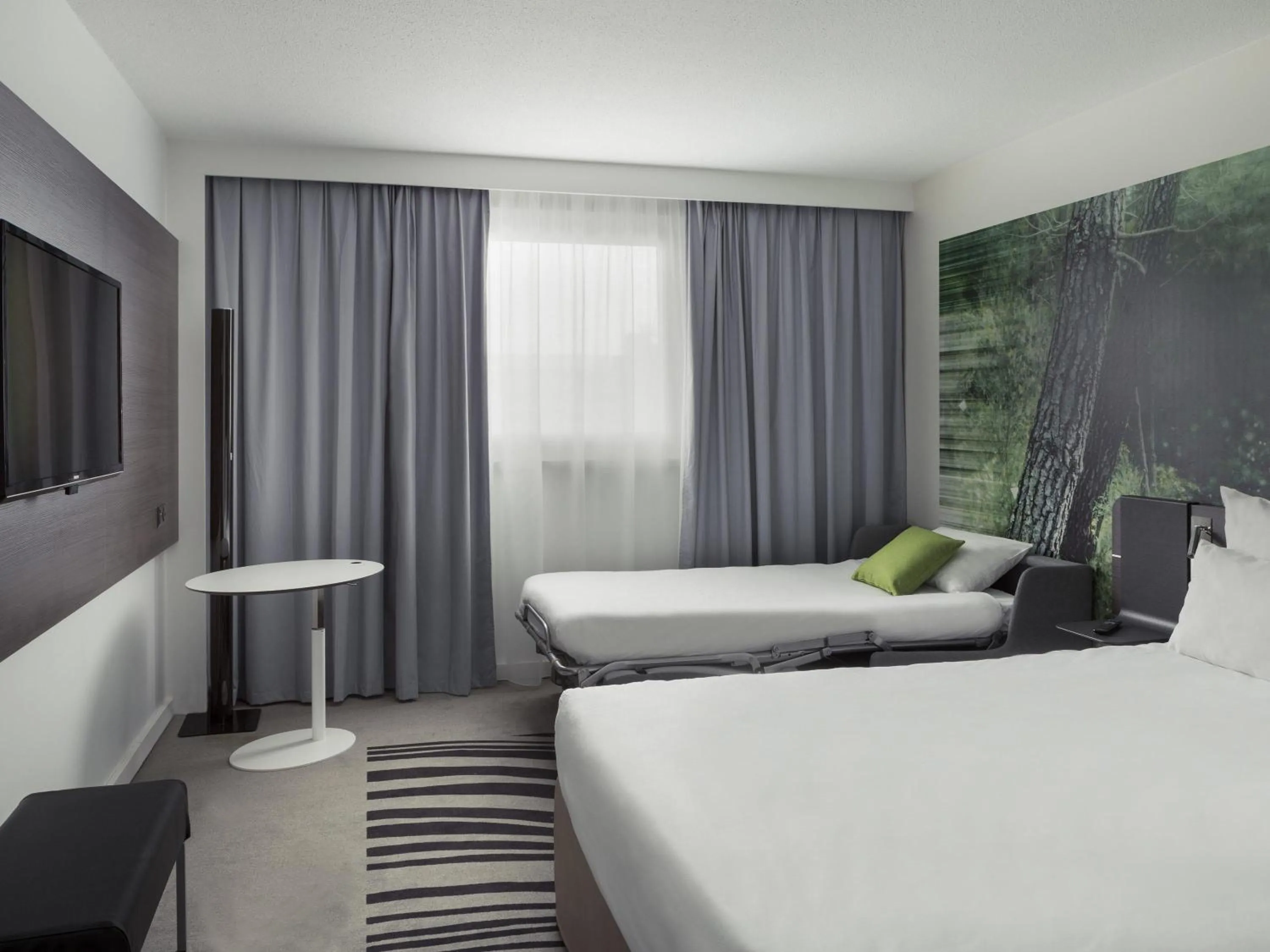 Bedroom, Bed in Novotel Paris Charles de Gaulle Airport