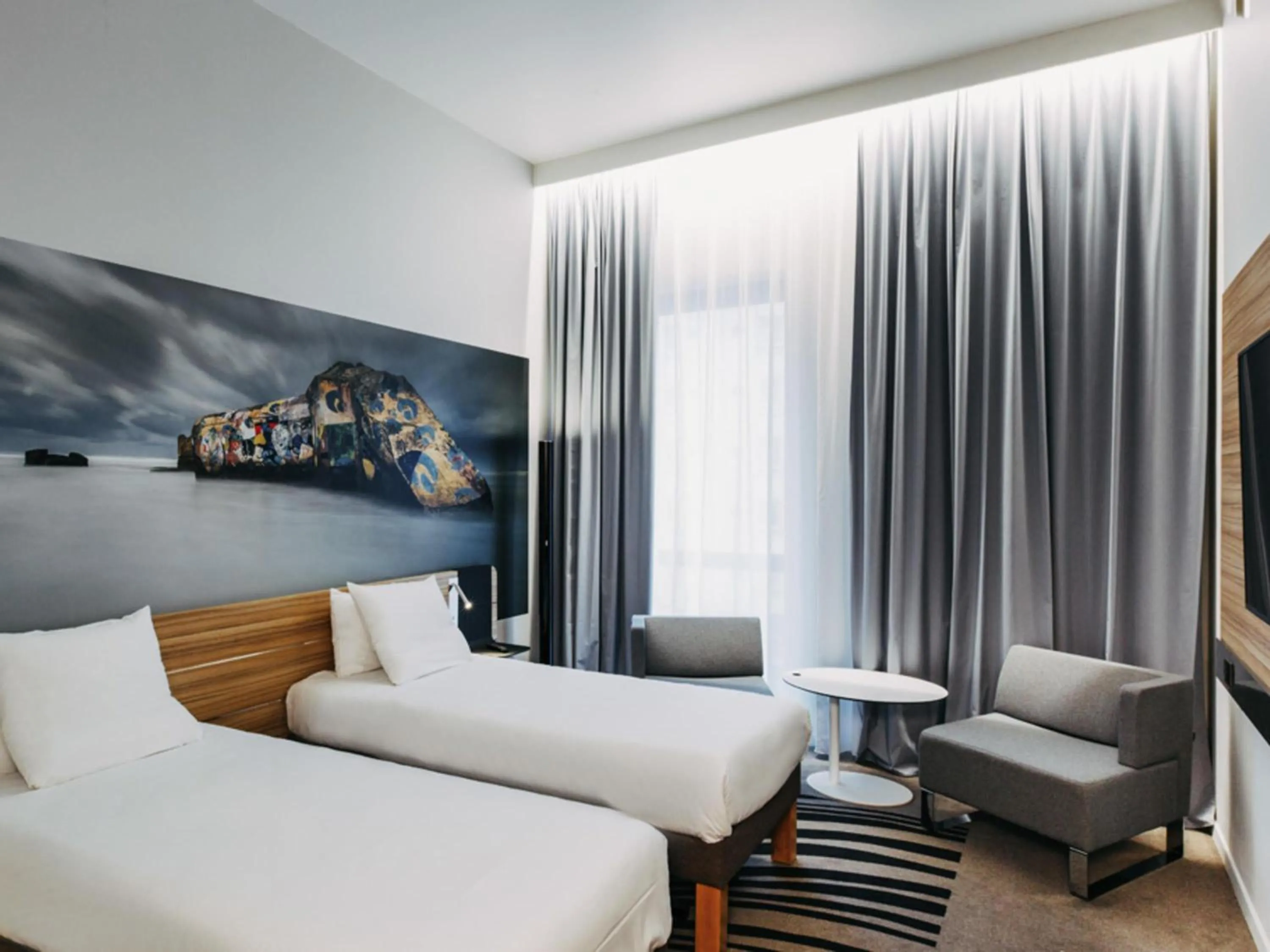 Bedroom, Bed in Novotel Paris Charles de Gaulle Airport