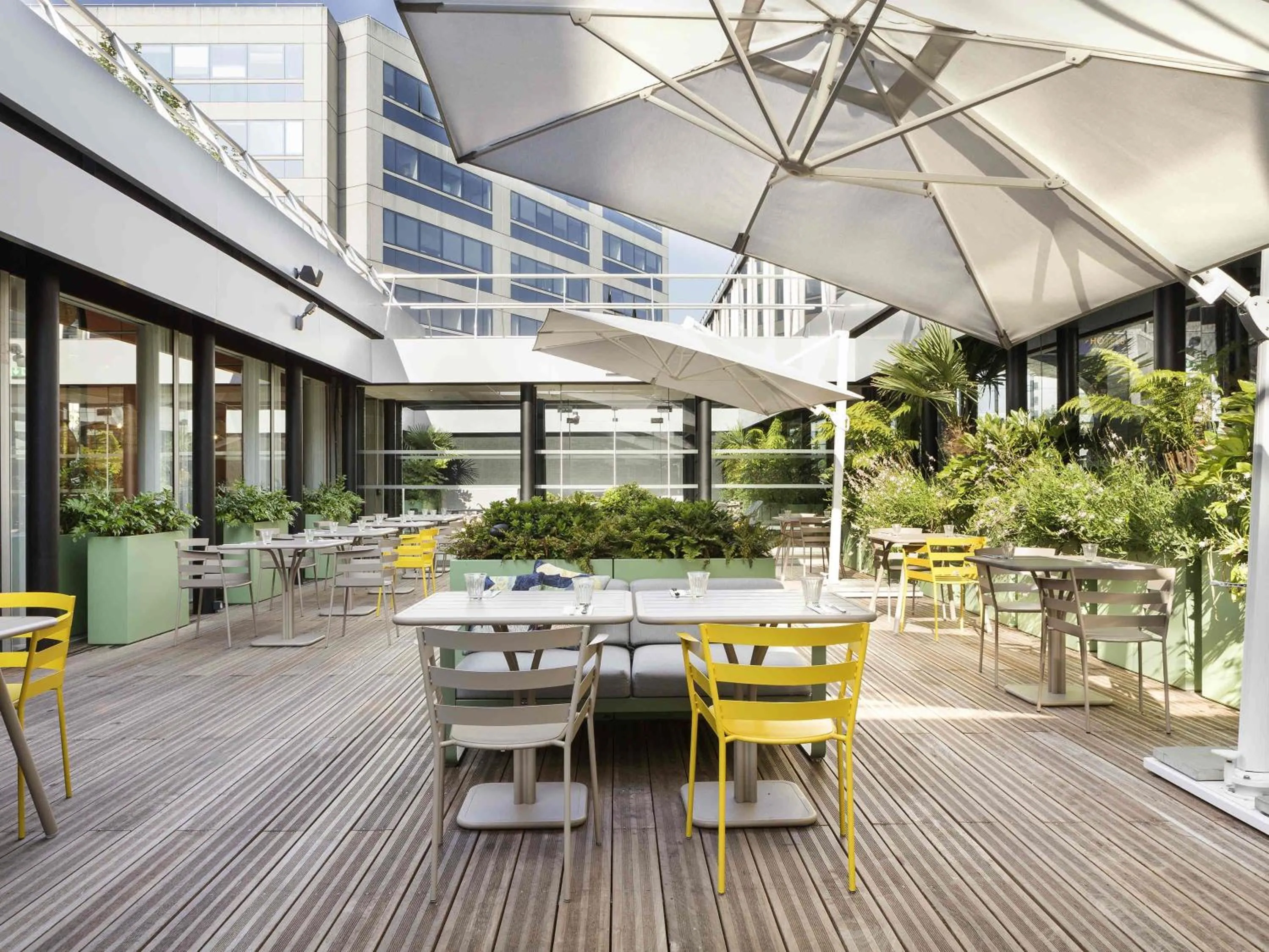 Restaurant/places to eat in Novotel Paris Charles de Gaulle Airport