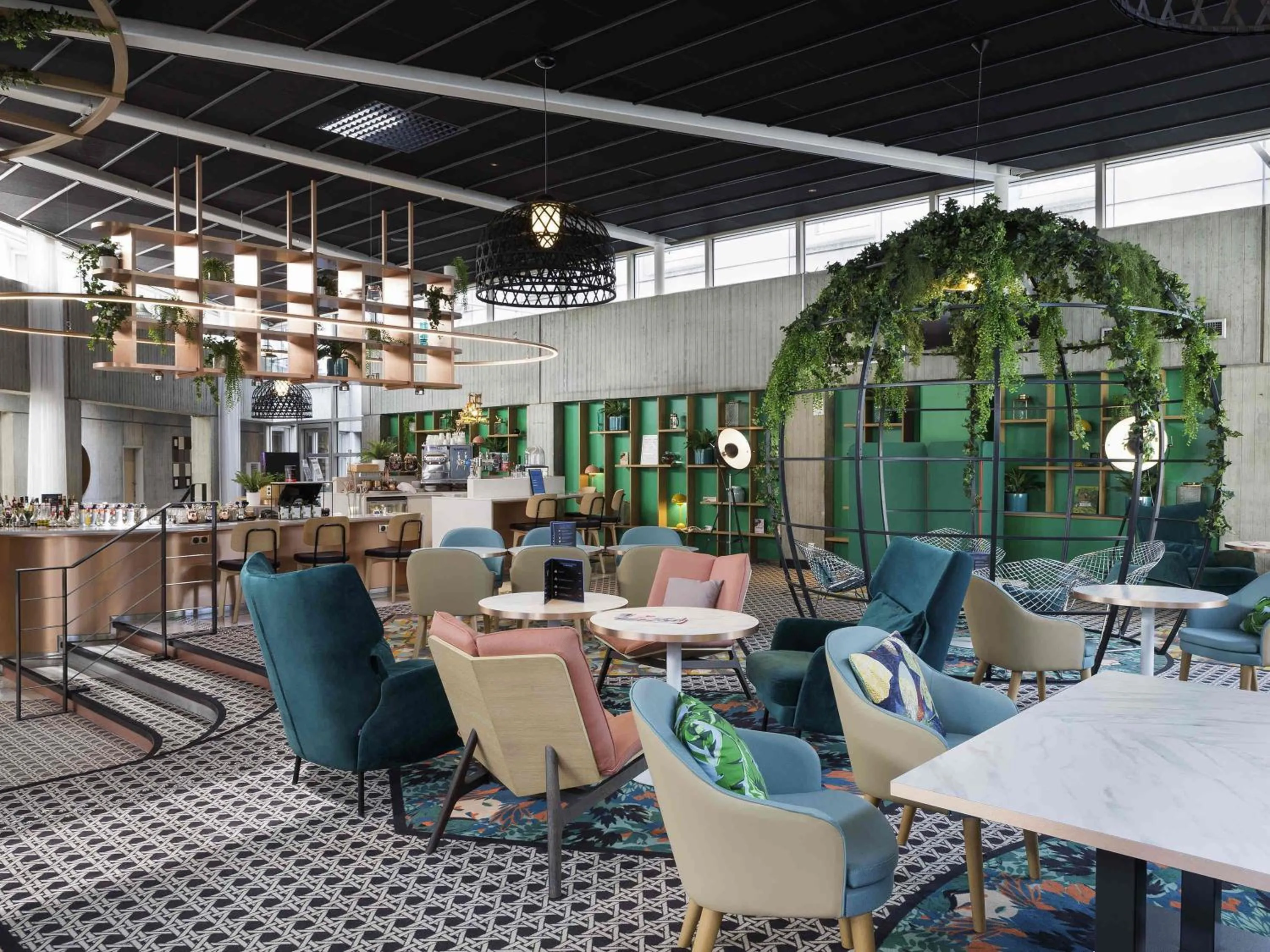 Lounge or bar in Novotel Paris Charles de Gaulle Airport