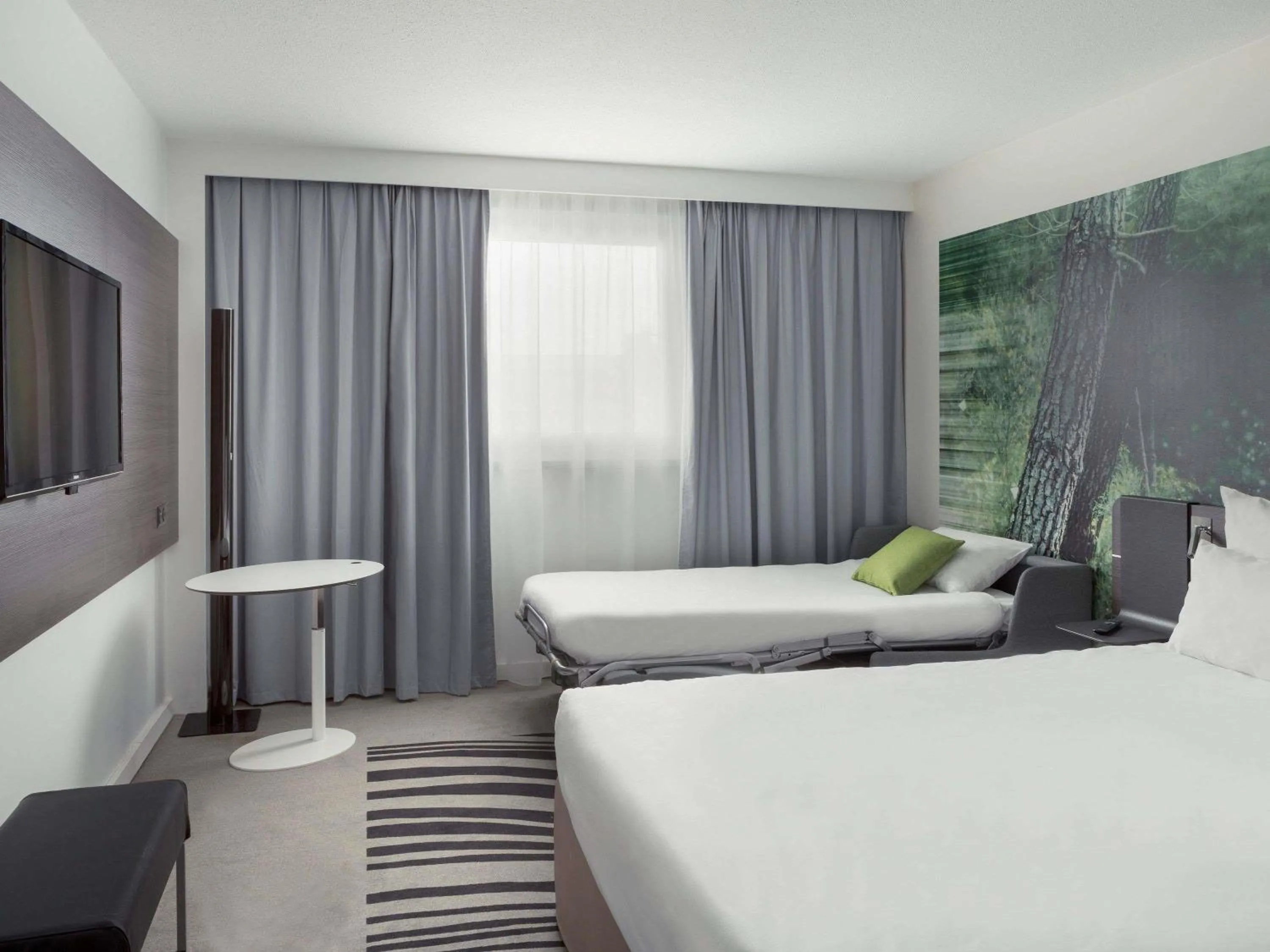 Bedroom, Bed in Novotel Paris Charles de Gaulle Airport