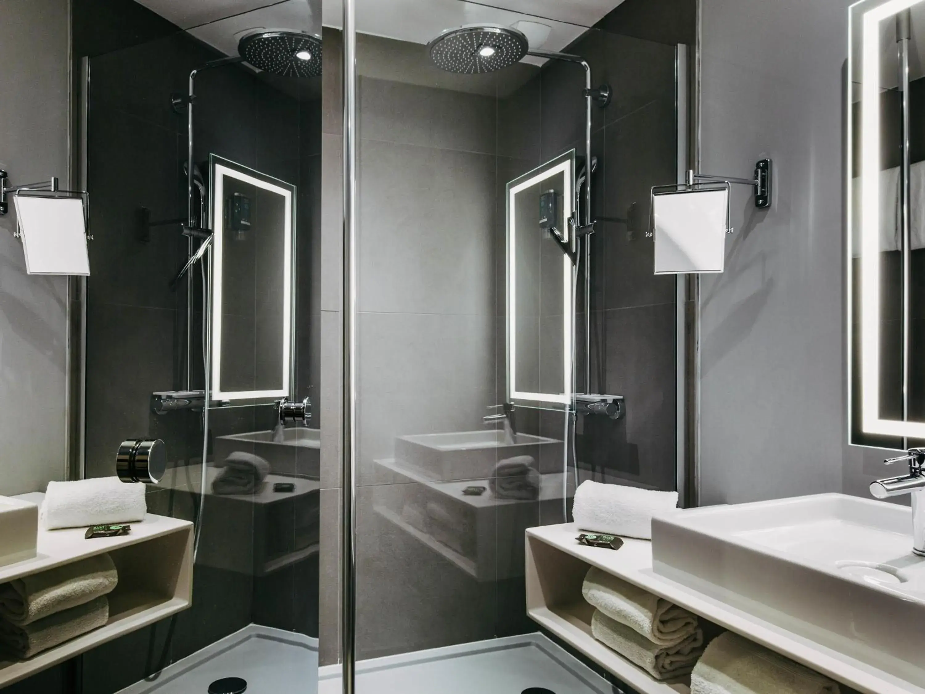 Superior Double Room in Novotel Paris Charles de Gaulle Airport Superior Double Room in Novotel Paris Charles de Gaulle Airport