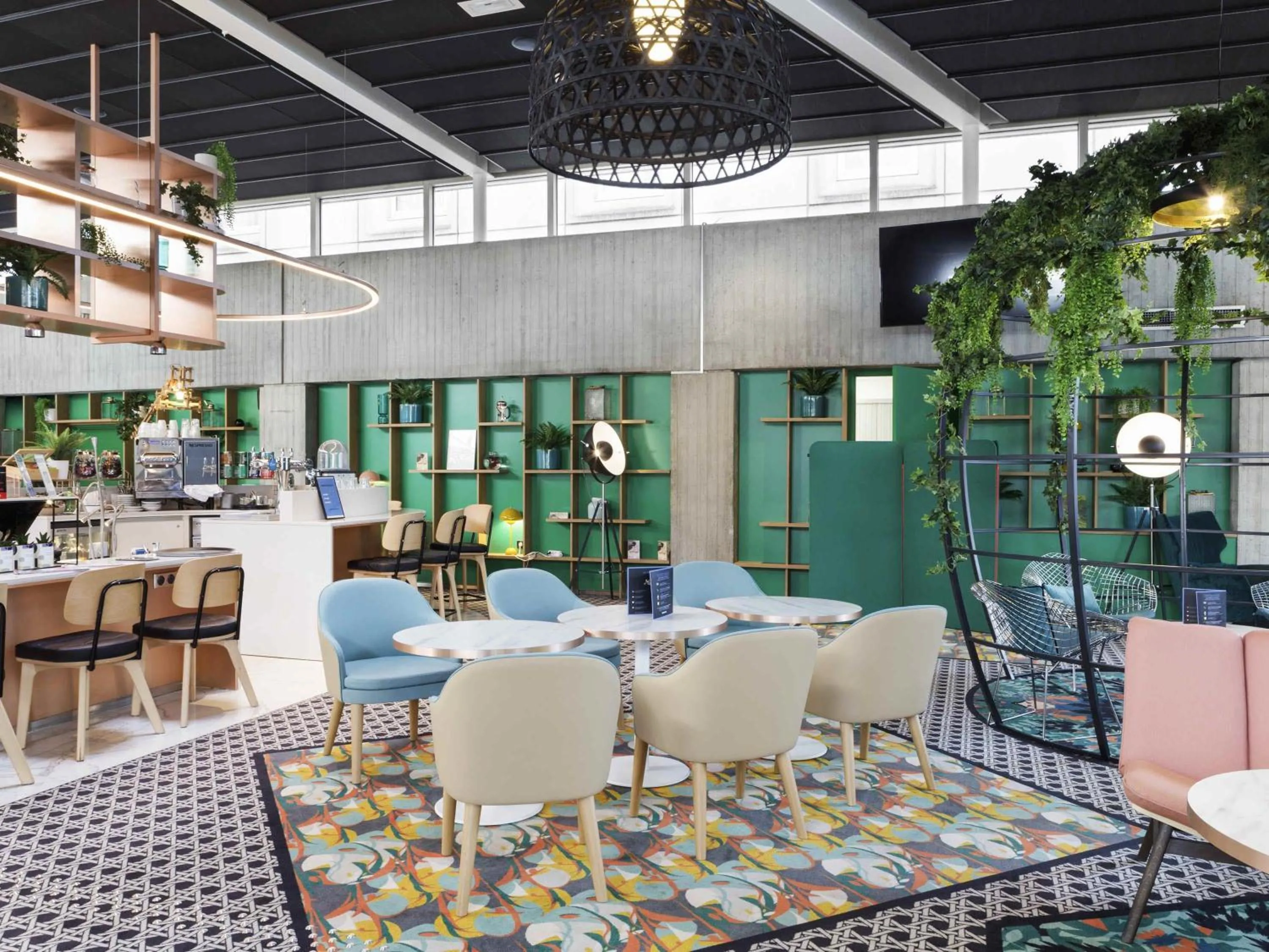 Lounge or bar in Novotel Paris Charles de Gaulle Airport