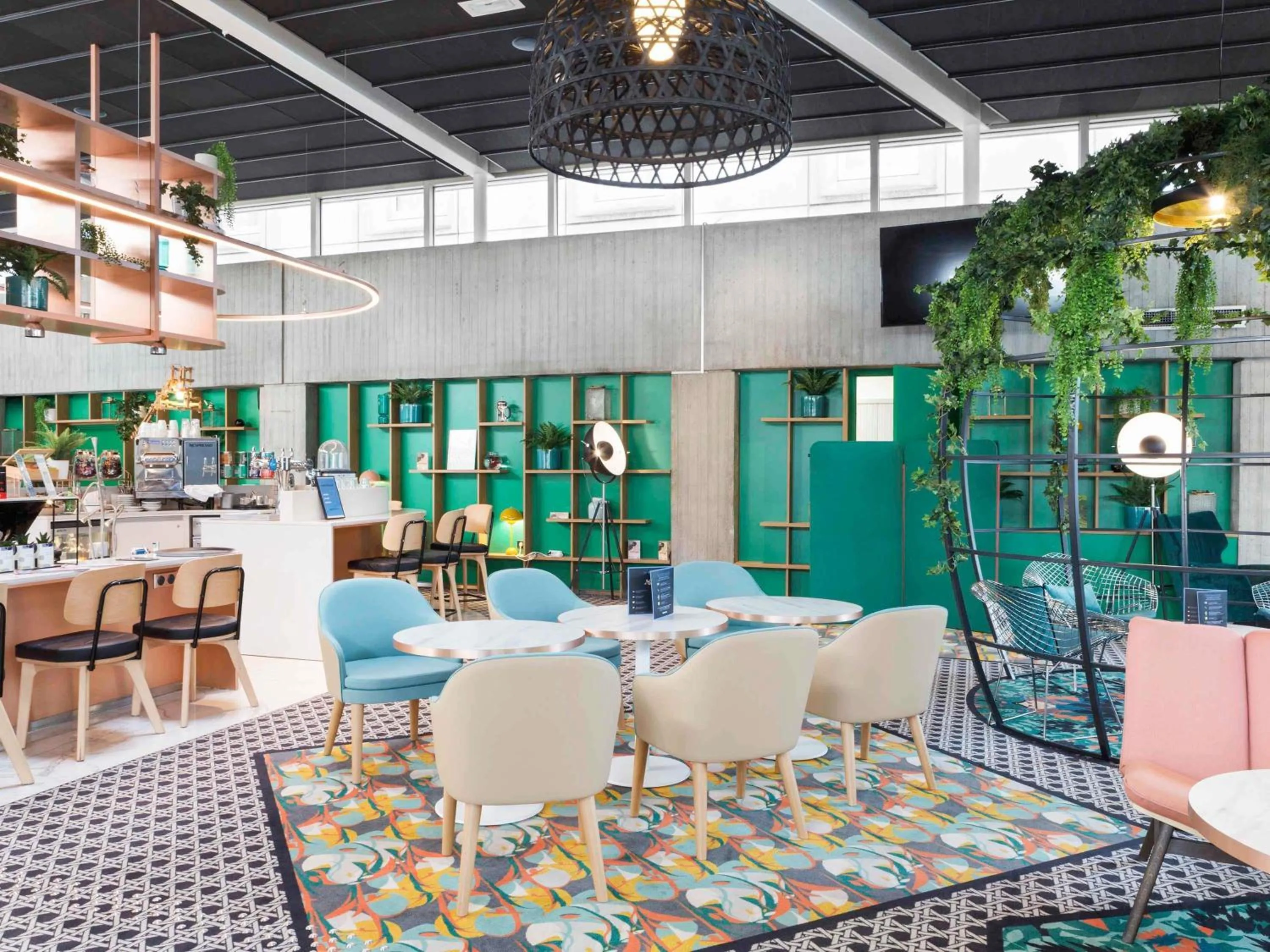 Lounge or bar in Novotel Paris Charles de Gaulle Airport