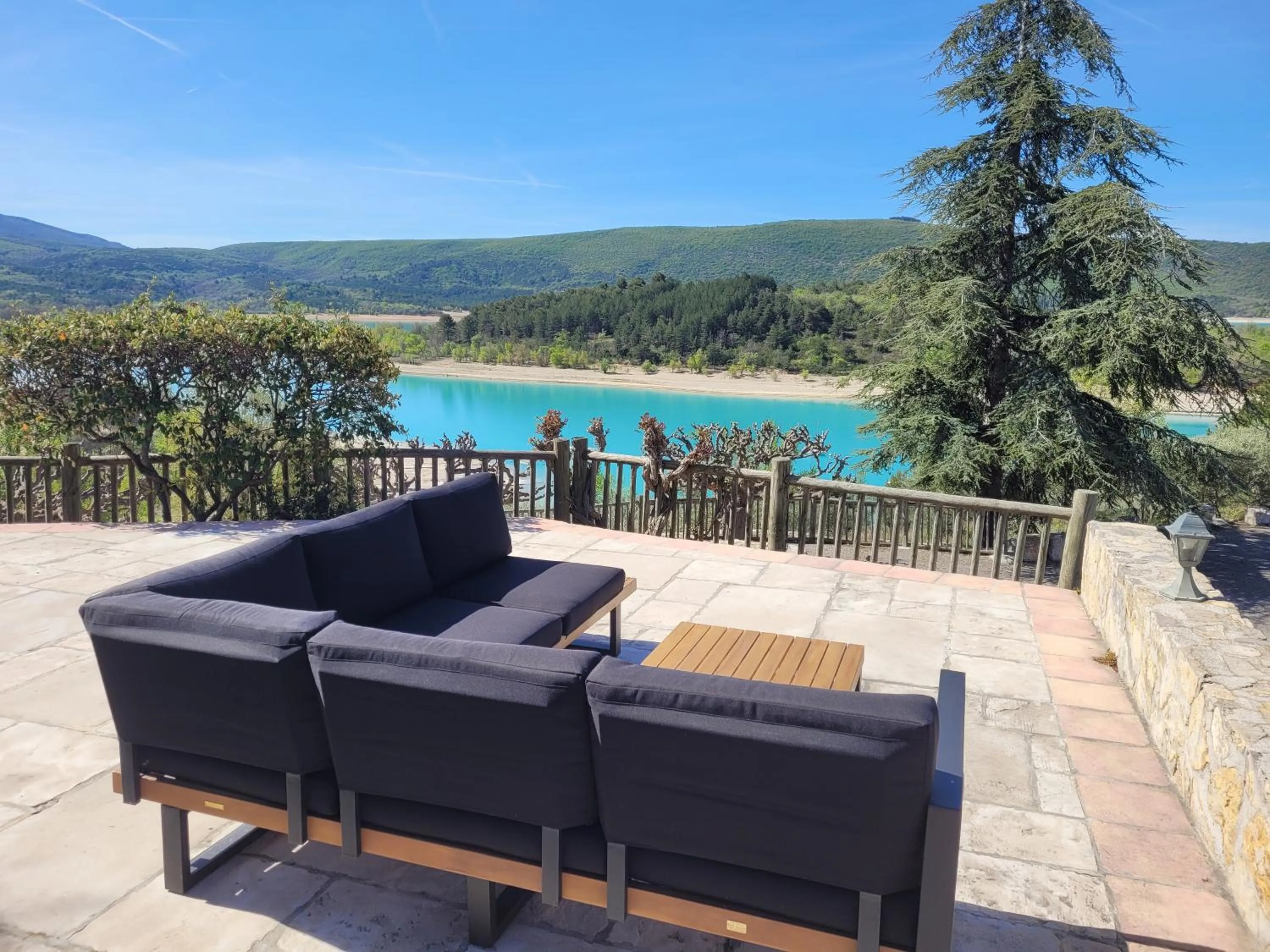 Patio in Auberge des Salles