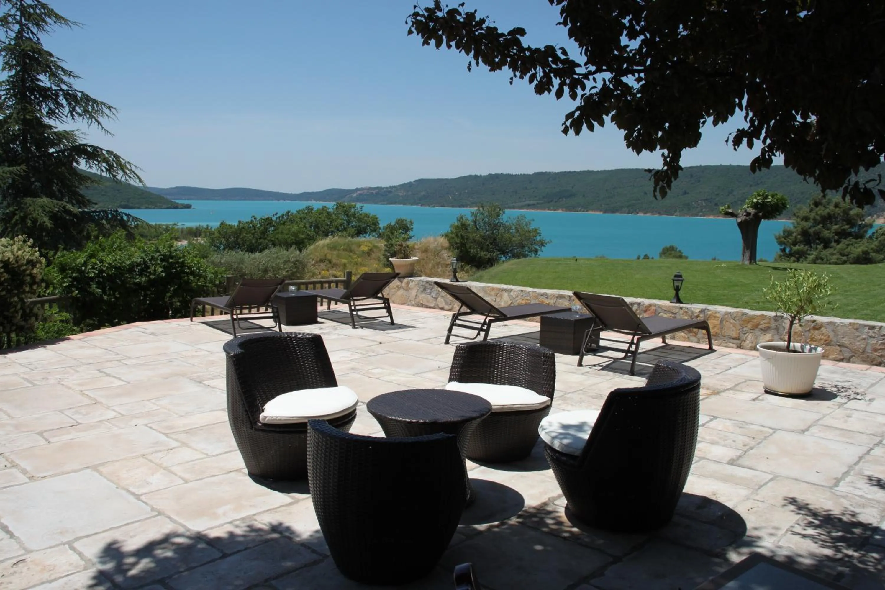 Patio in Auberge des Salles