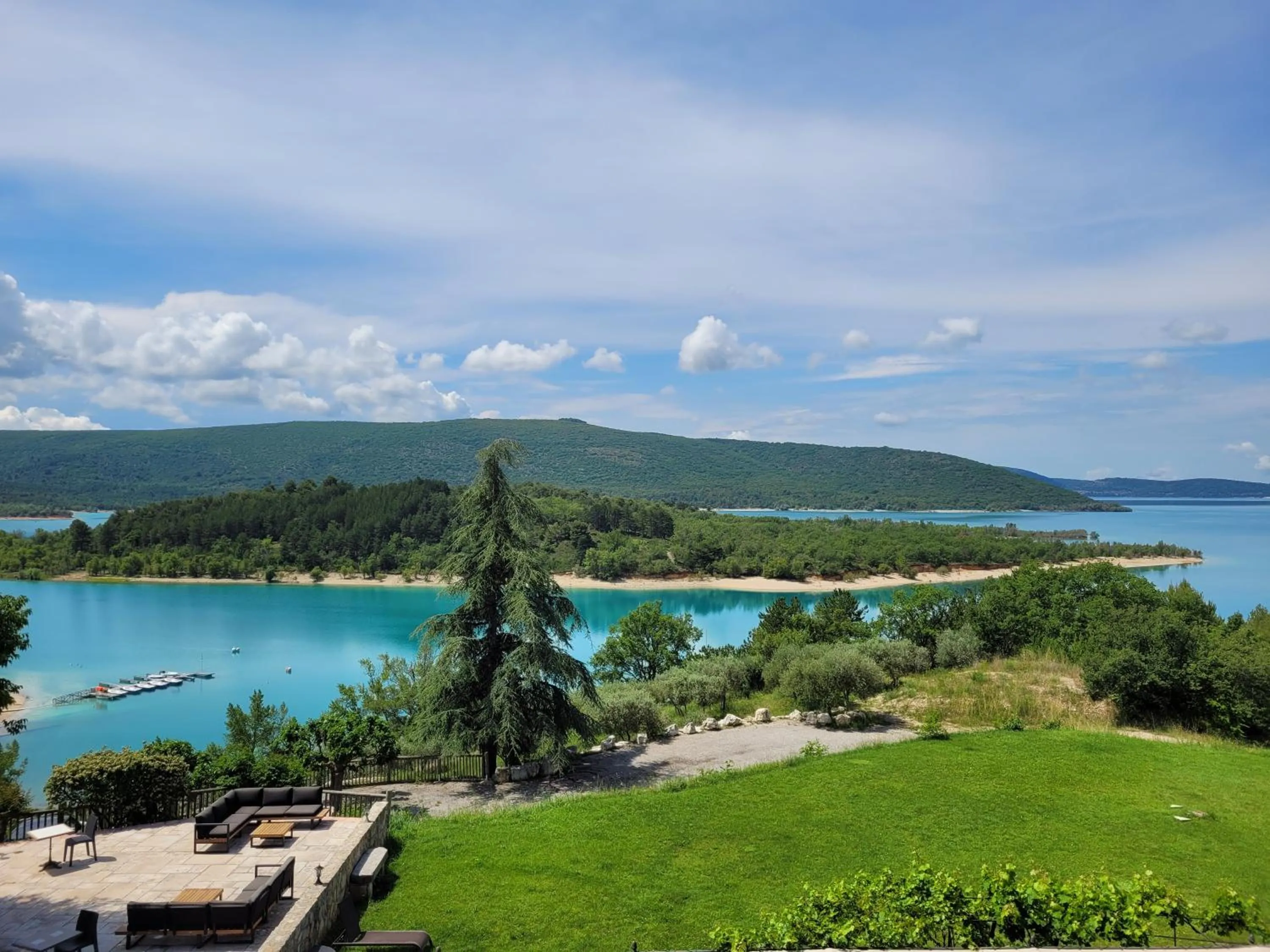 Garden view in Auberge des Salles