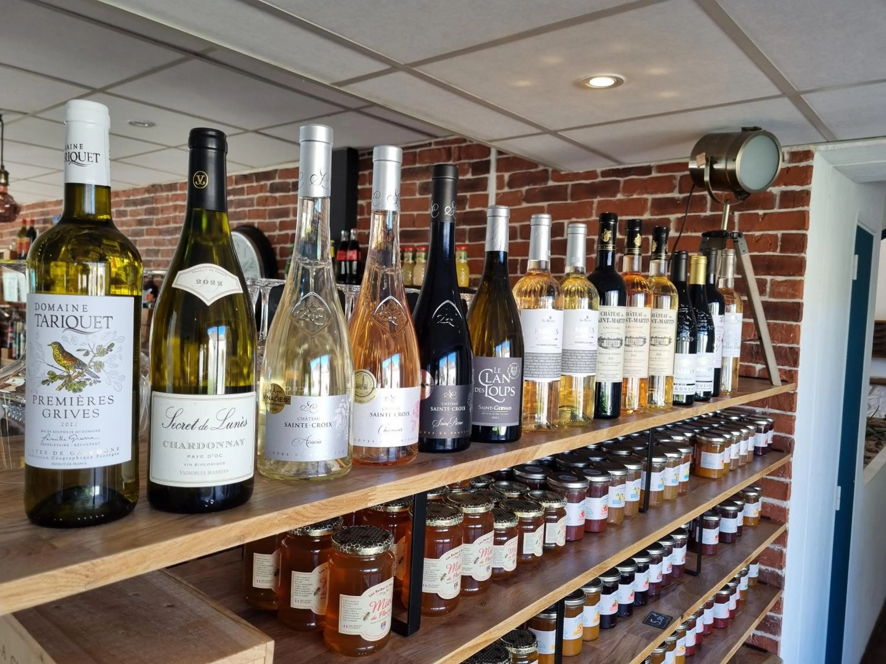 Lounge or bar in Auberge des Salles