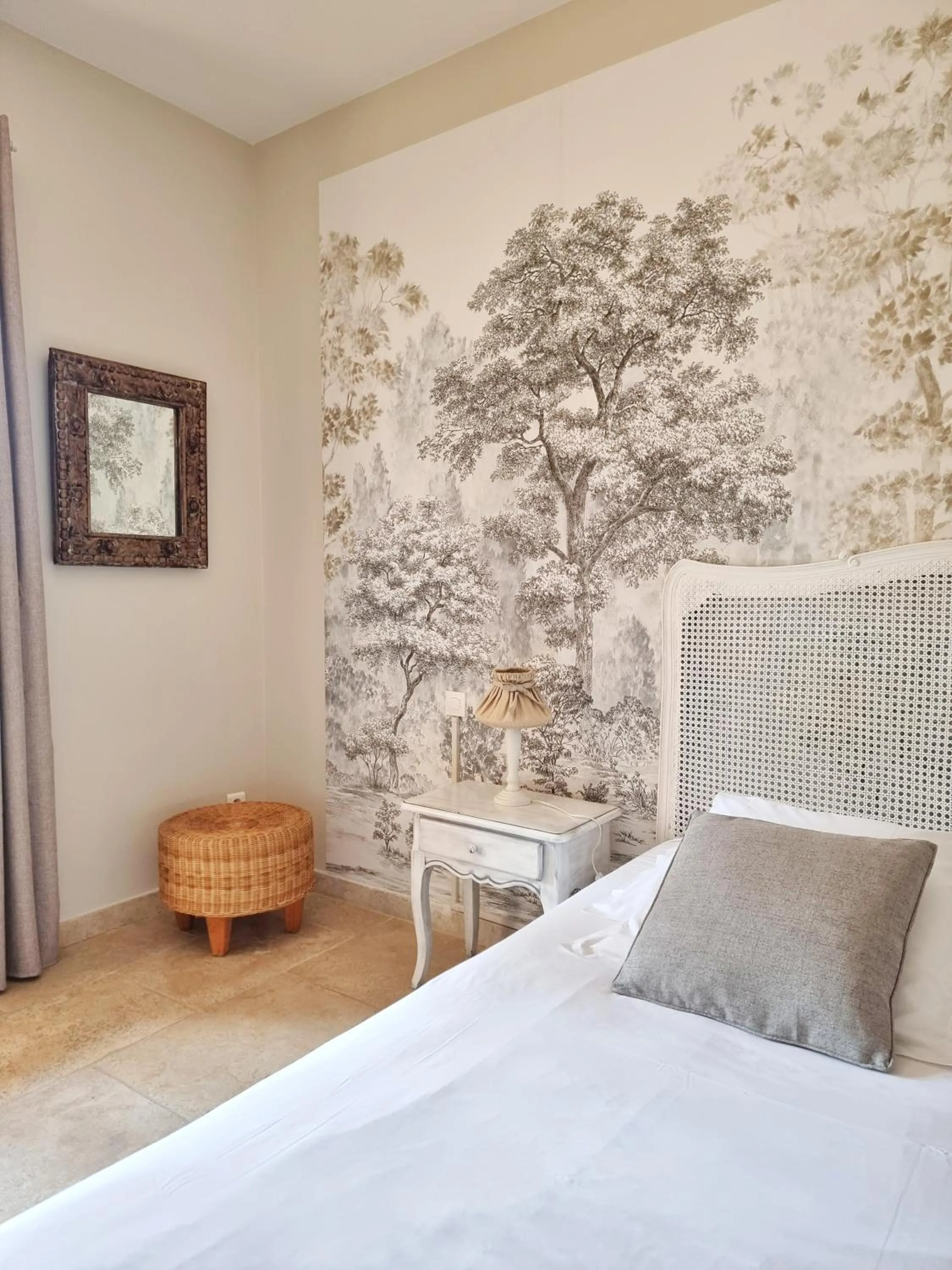 Bedroom, Bed in Castillon Des Baux