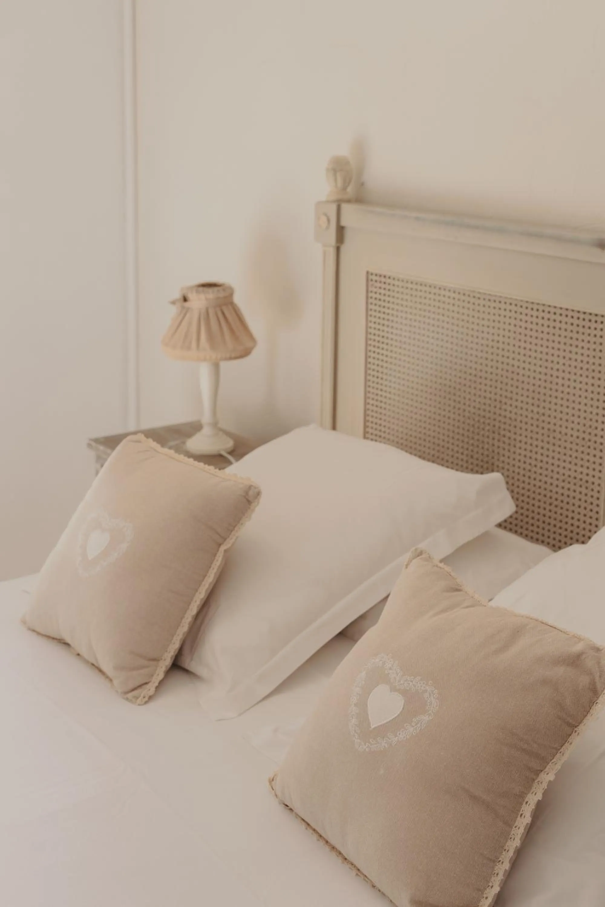 Bedroom, Bed in Castillon Des Baux