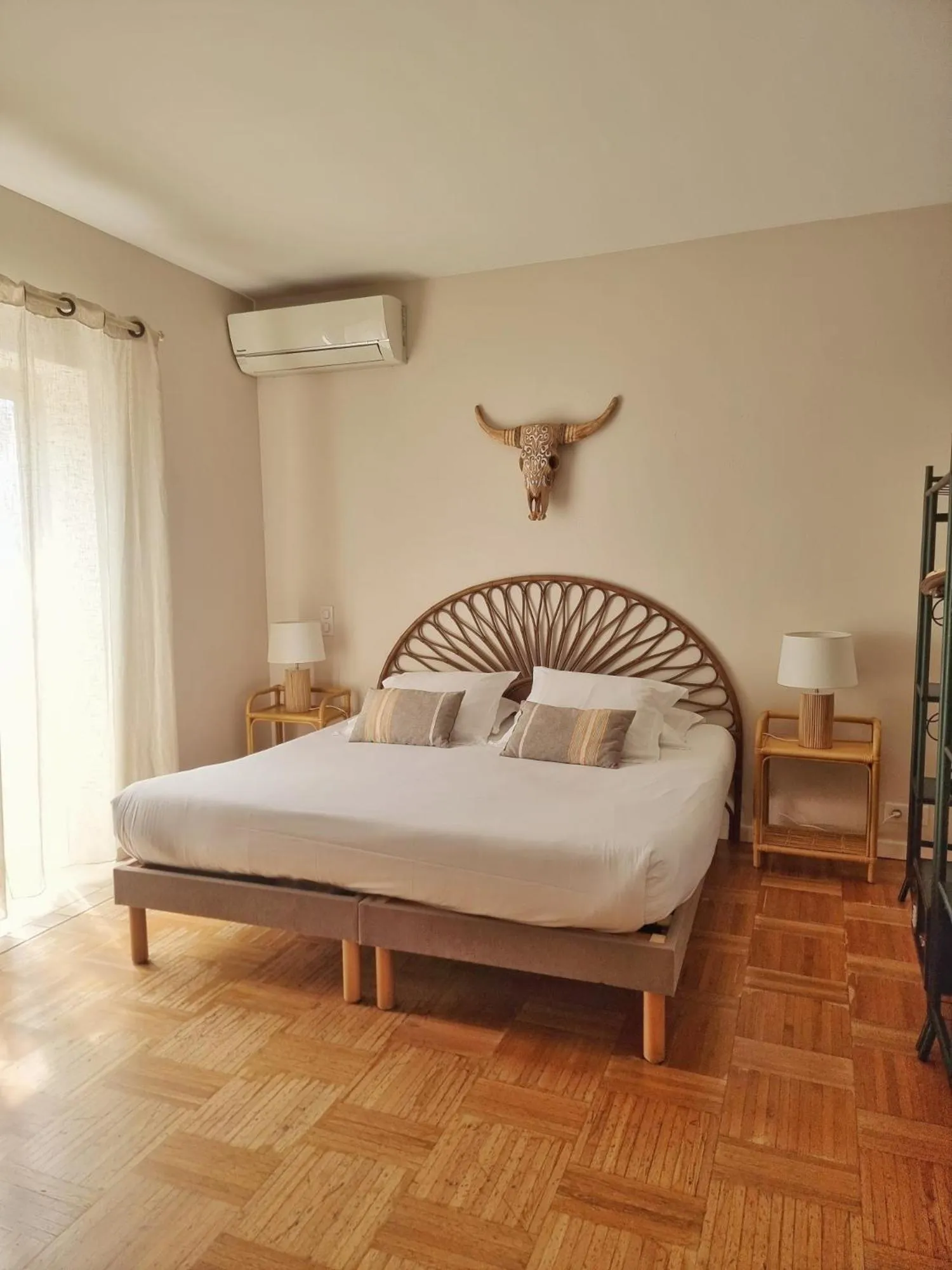 Bedroom, Bed in Castillon Des Baux