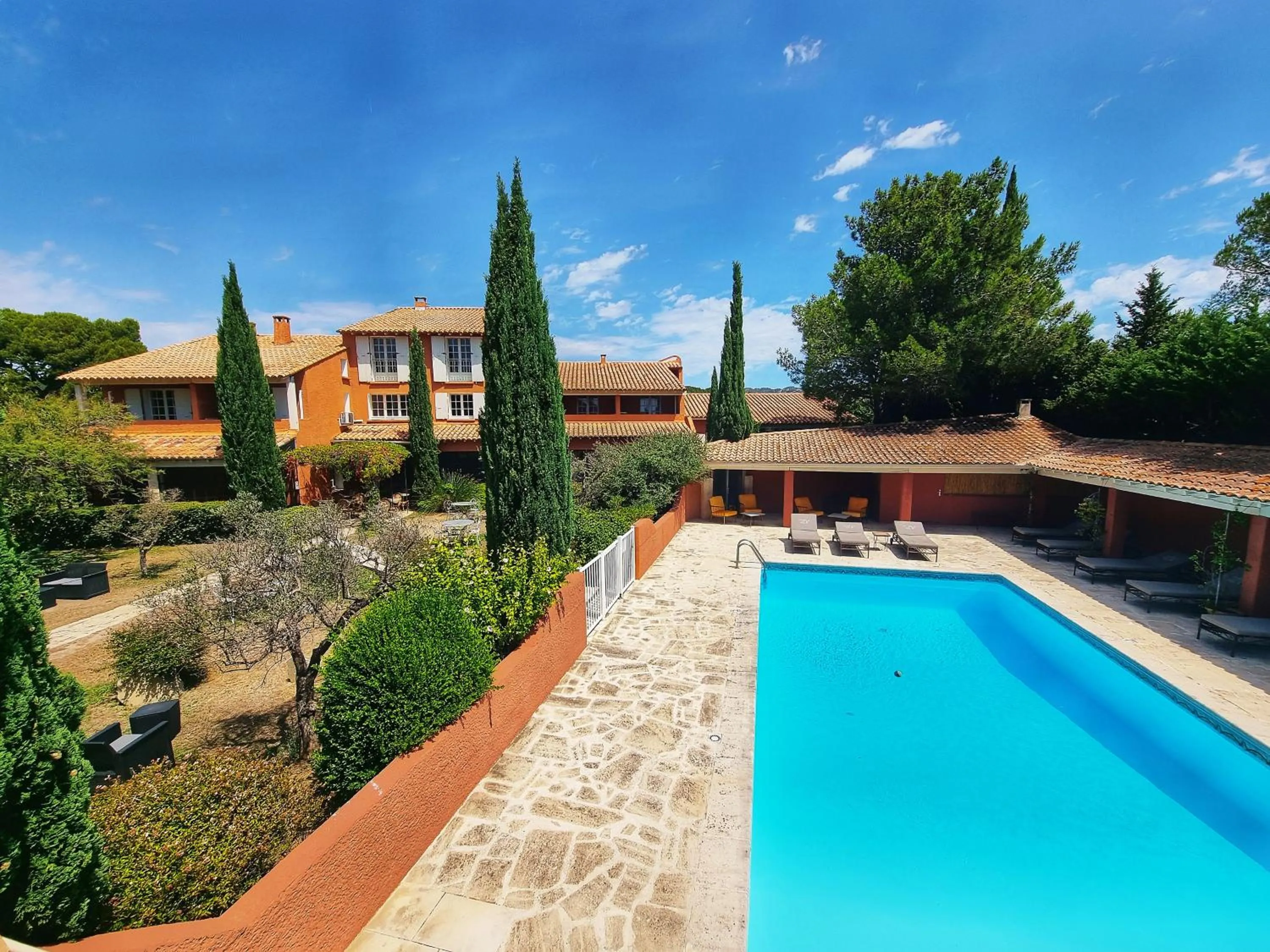 Swimming pool in Castillon Des Baux