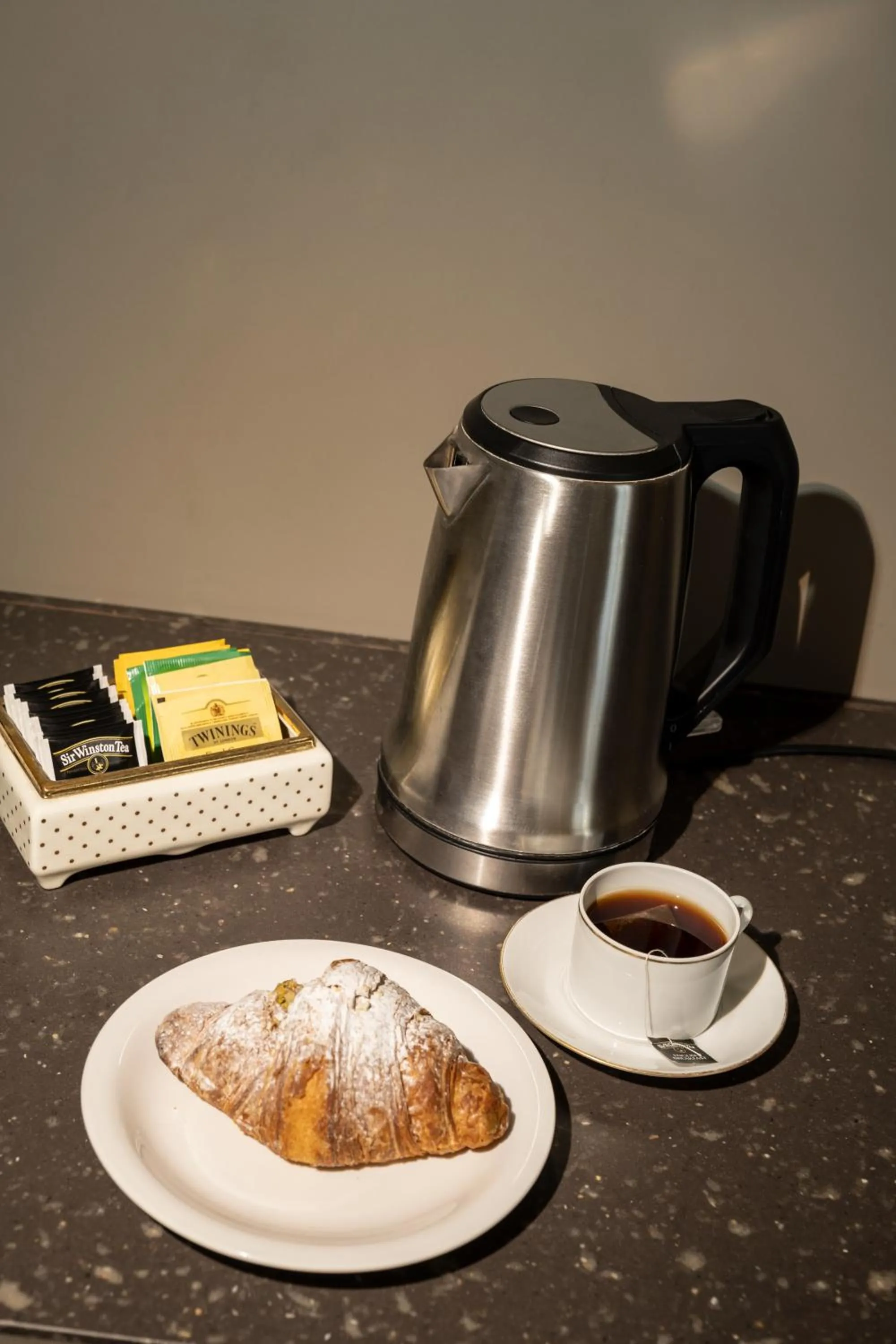 Coffee/tea facilities in Scene Suites Apartments