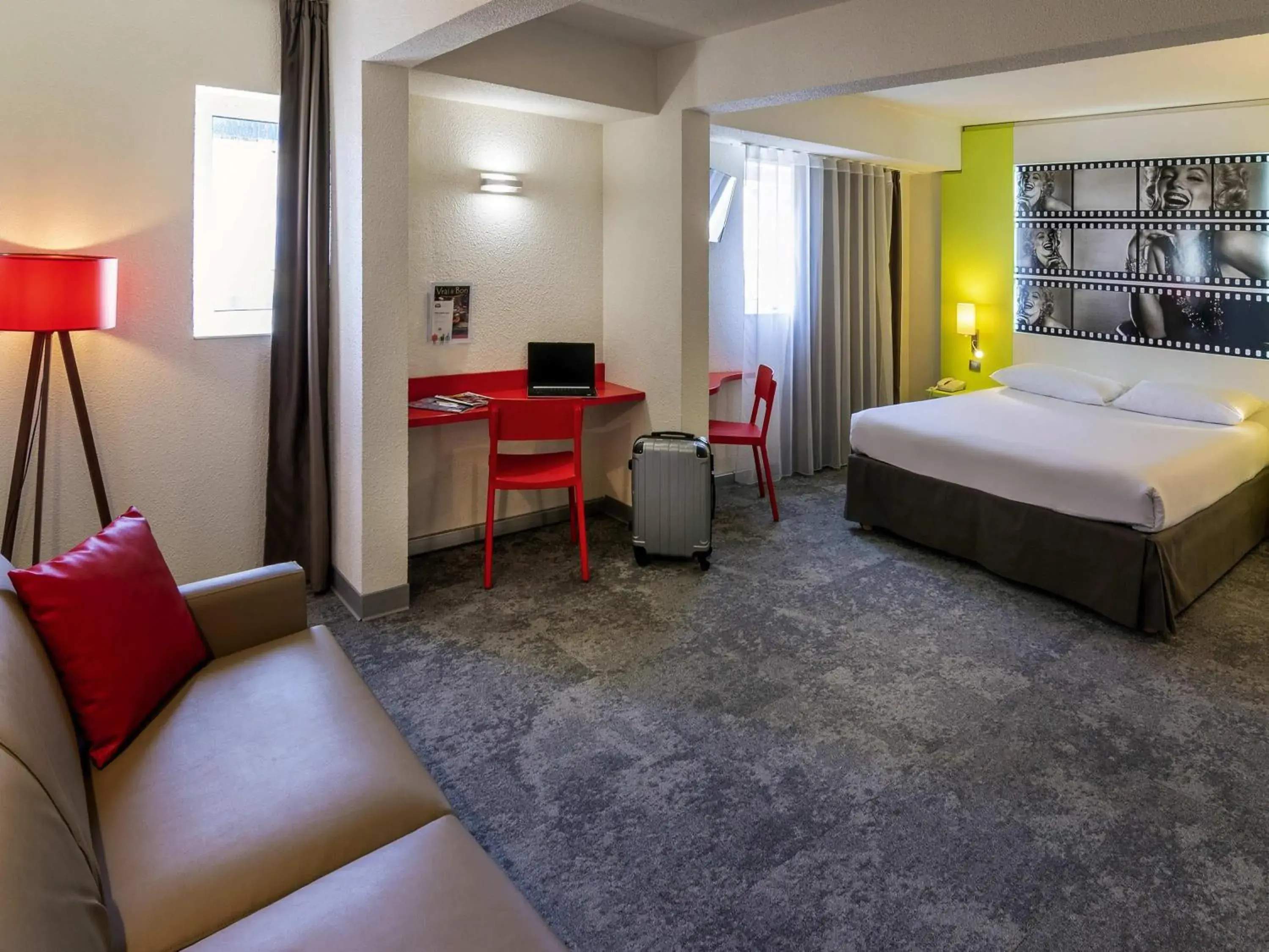 Property building, Bed in ibis Styles Cannes Le Cannet Property building, Bed in ibis Styles Cannes Le Cannet