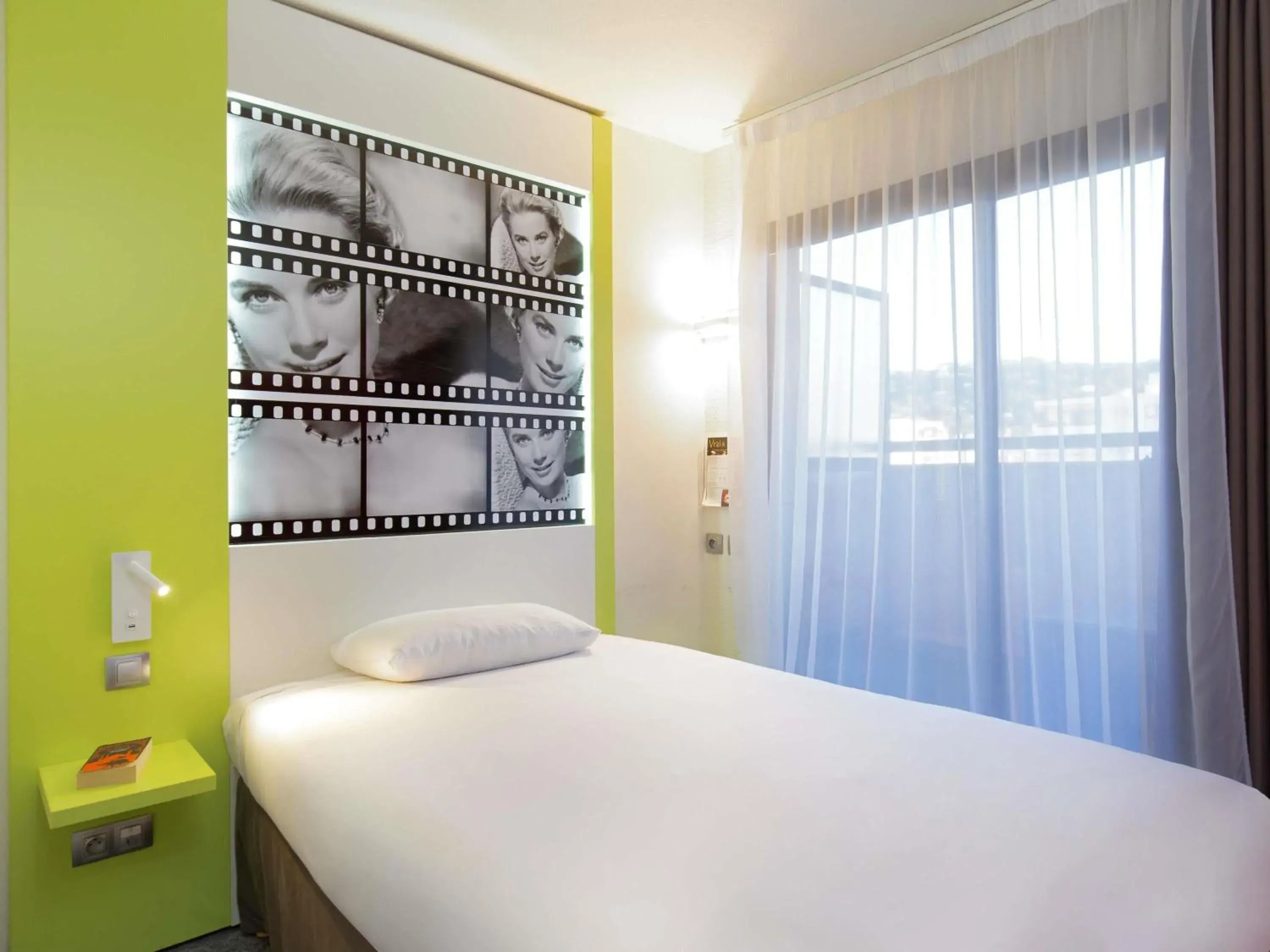 Bedroom, Bed in ibis Styles Cannes Le Cannet Bedroom, Bed in ibis Styles Cannes Le Cannet