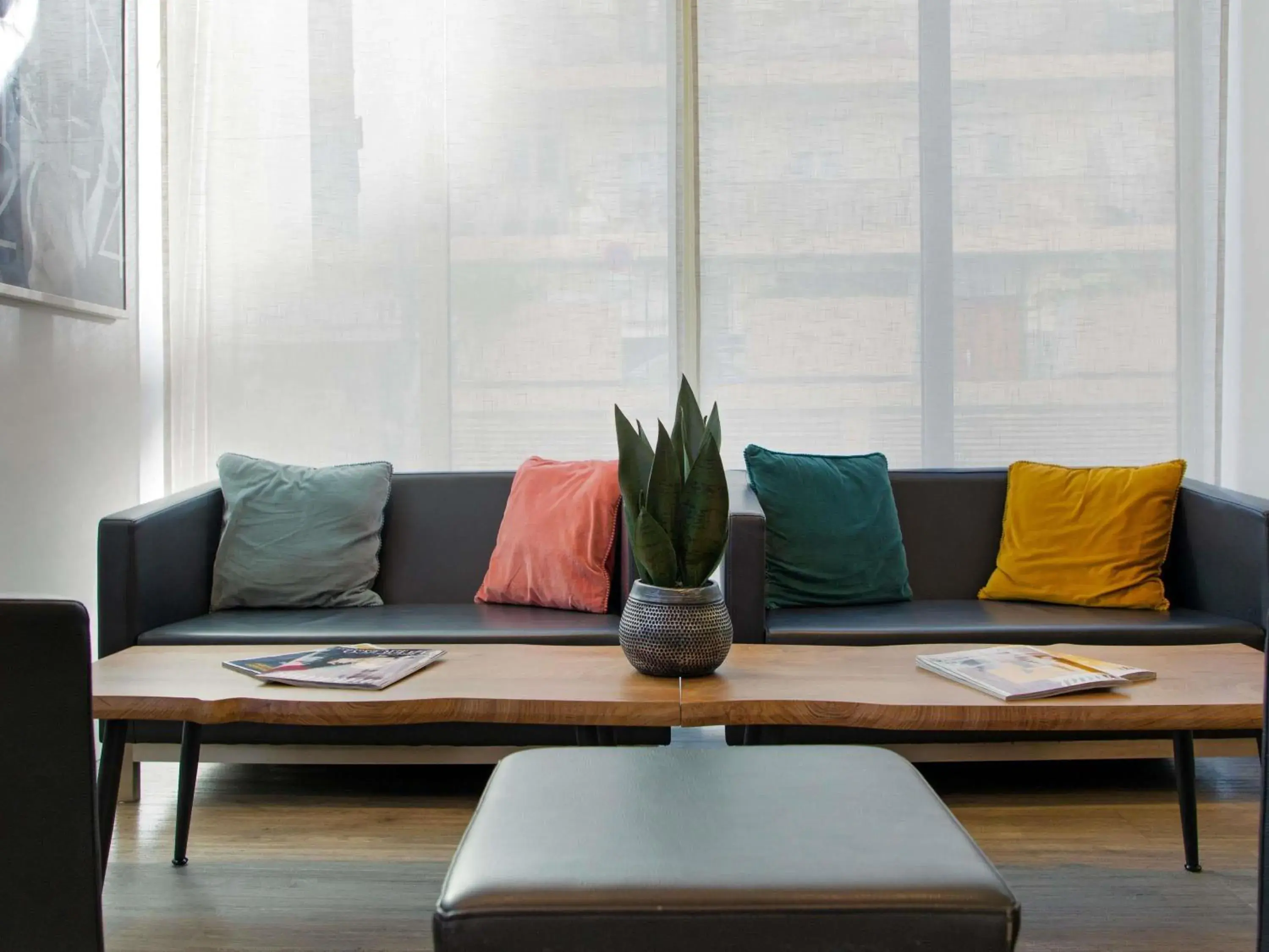 Lounge or bar in ibis Styles Cannes Le Cannet Lounge or bar in ibis Styles Cannes Le Cannet