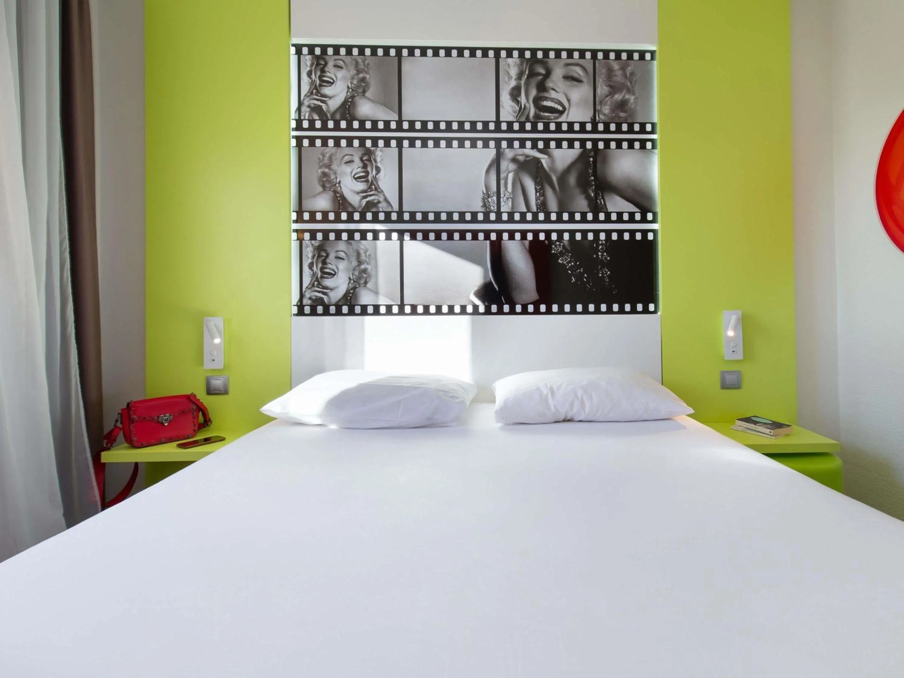 Bedroom, Bed in ibis Styles Cannes Le Cannet