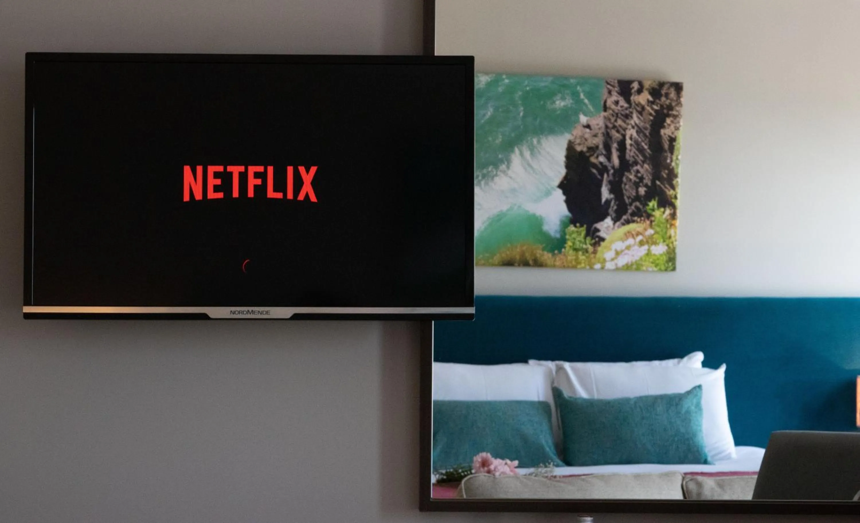 TV and multimedia in Rooms at The Marine