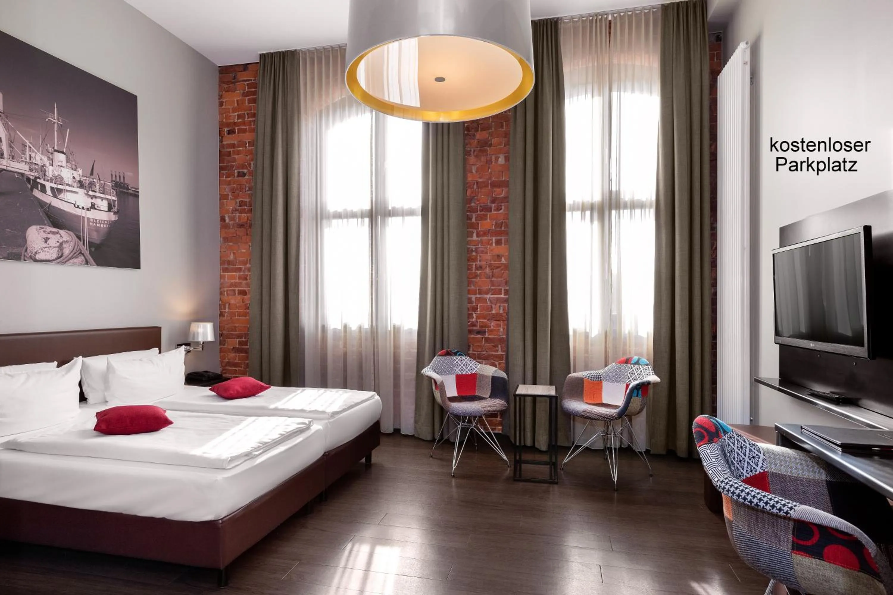 Bed in Hotel Volksschule