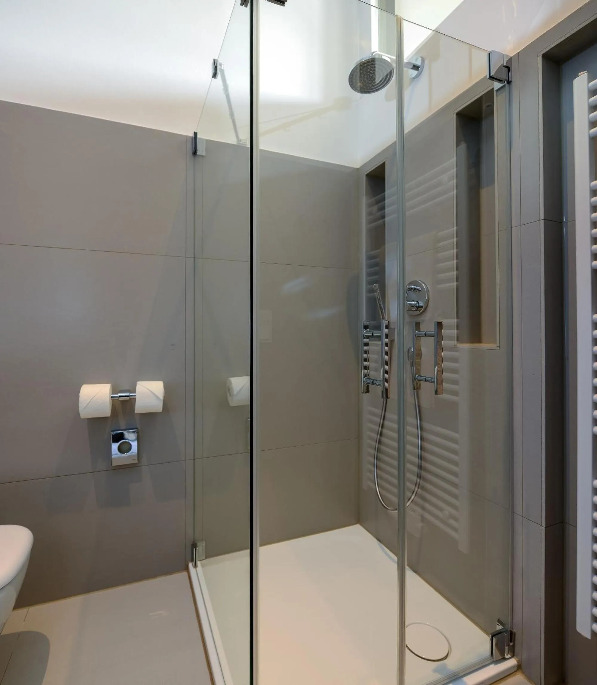 Shower in Hotel Volksschule