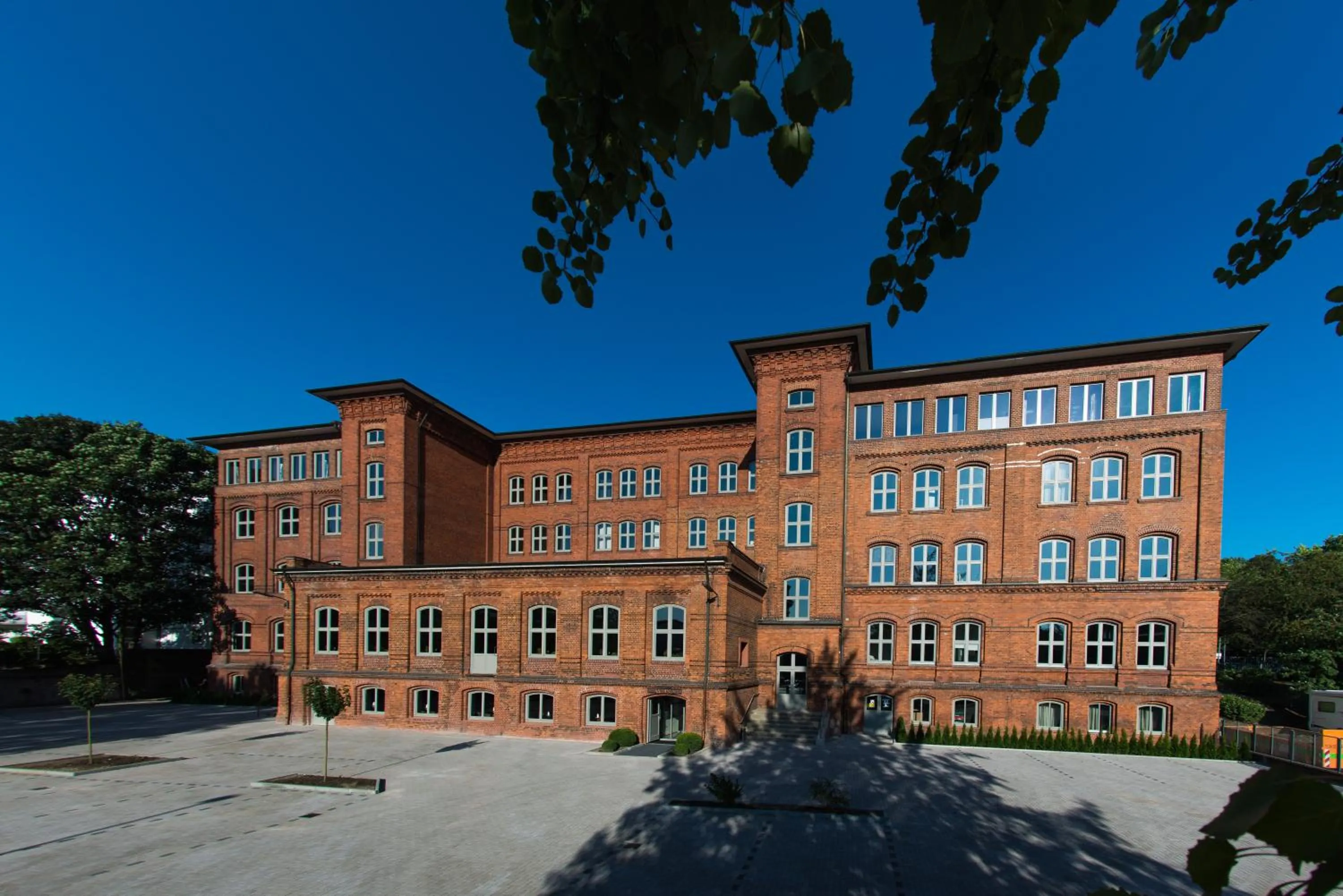 Property building in Hotel Volksschule