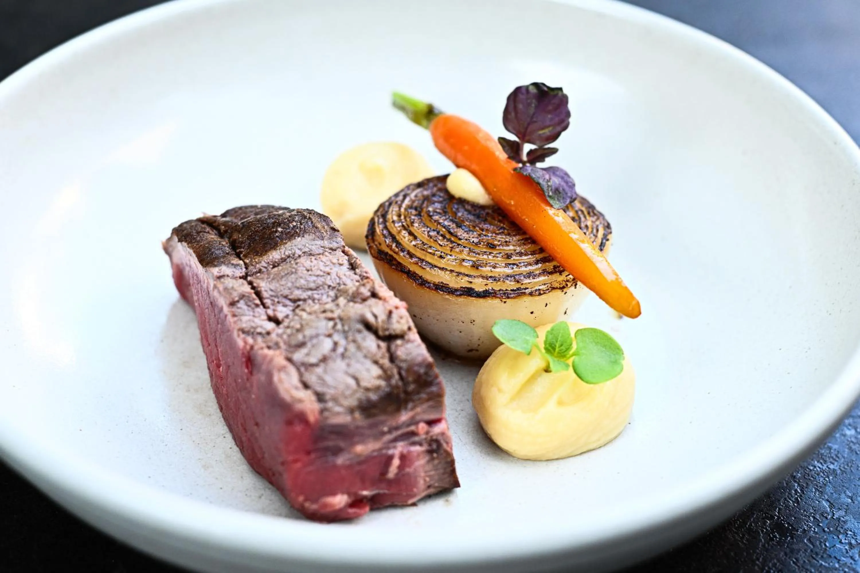 Food and drinks in Maison Philippe Le Bon Hôtel, Restaurant & Bar le 19