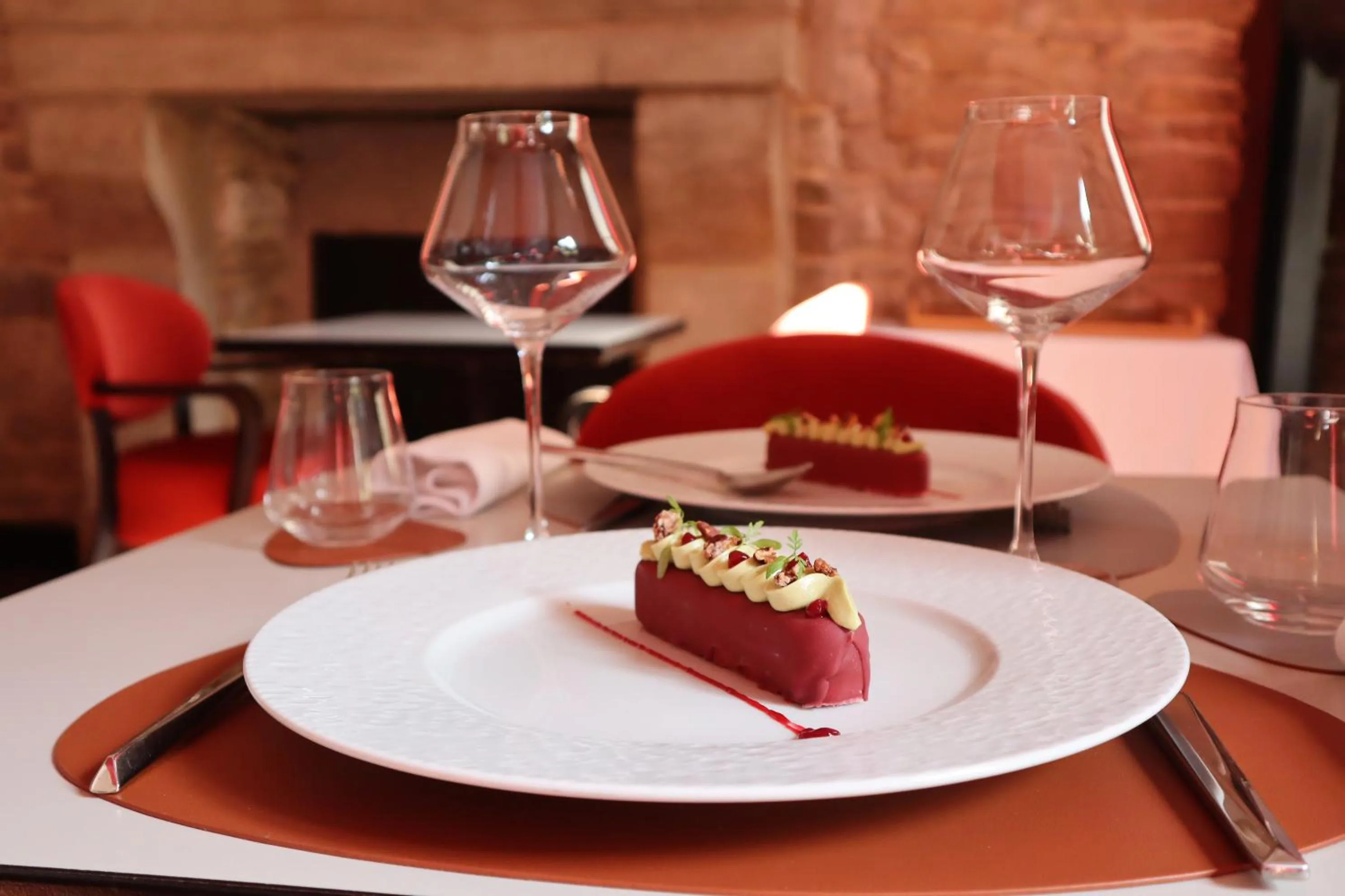 Restaurant/places to eat in Maison Philippe Le Bon Hôtel, Restaurant & Bar le 19