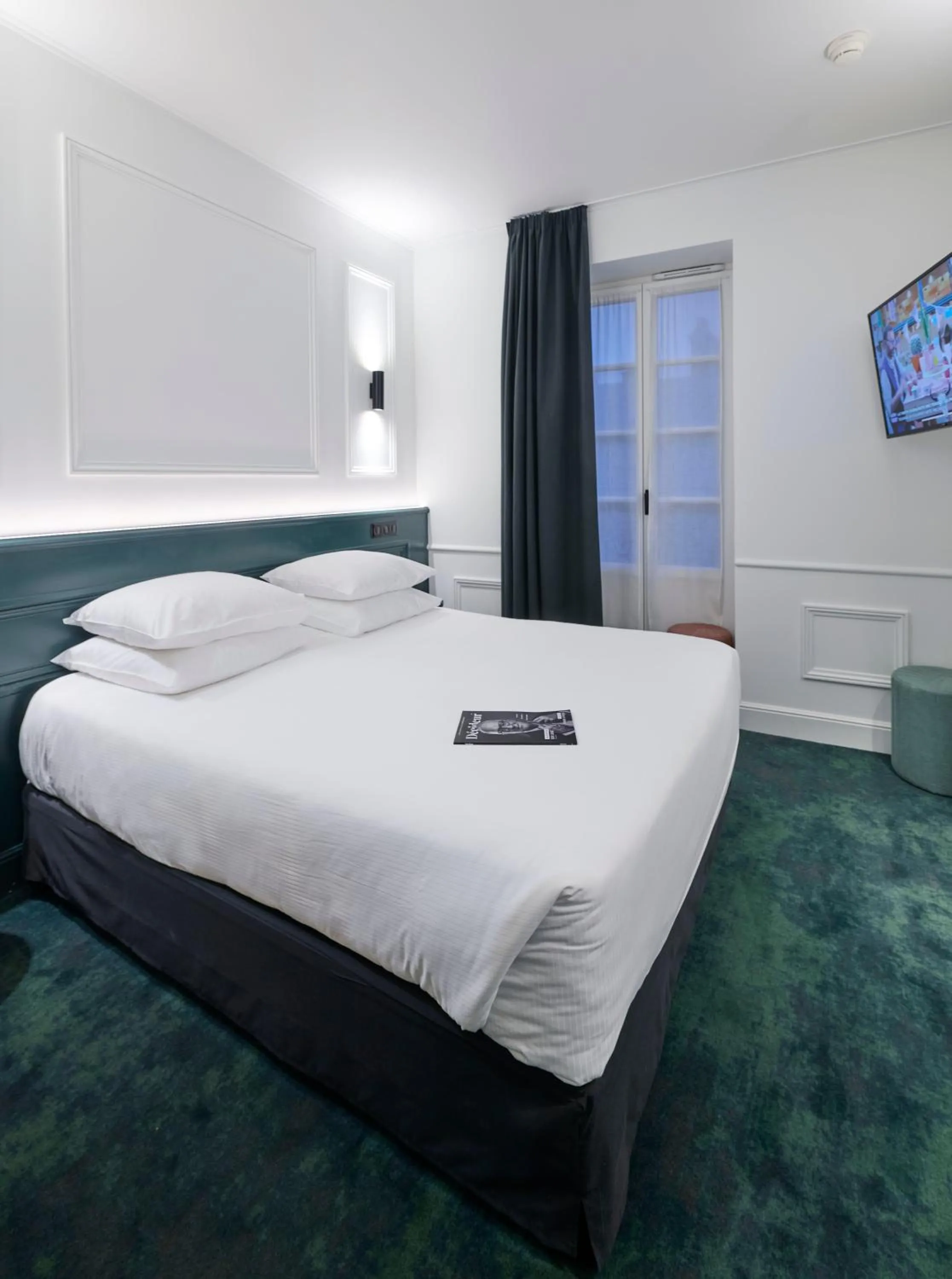 Photo of the whole room, Bed in Maison Philippe Le Bon Hôtel, Restaurant & Bar le 19