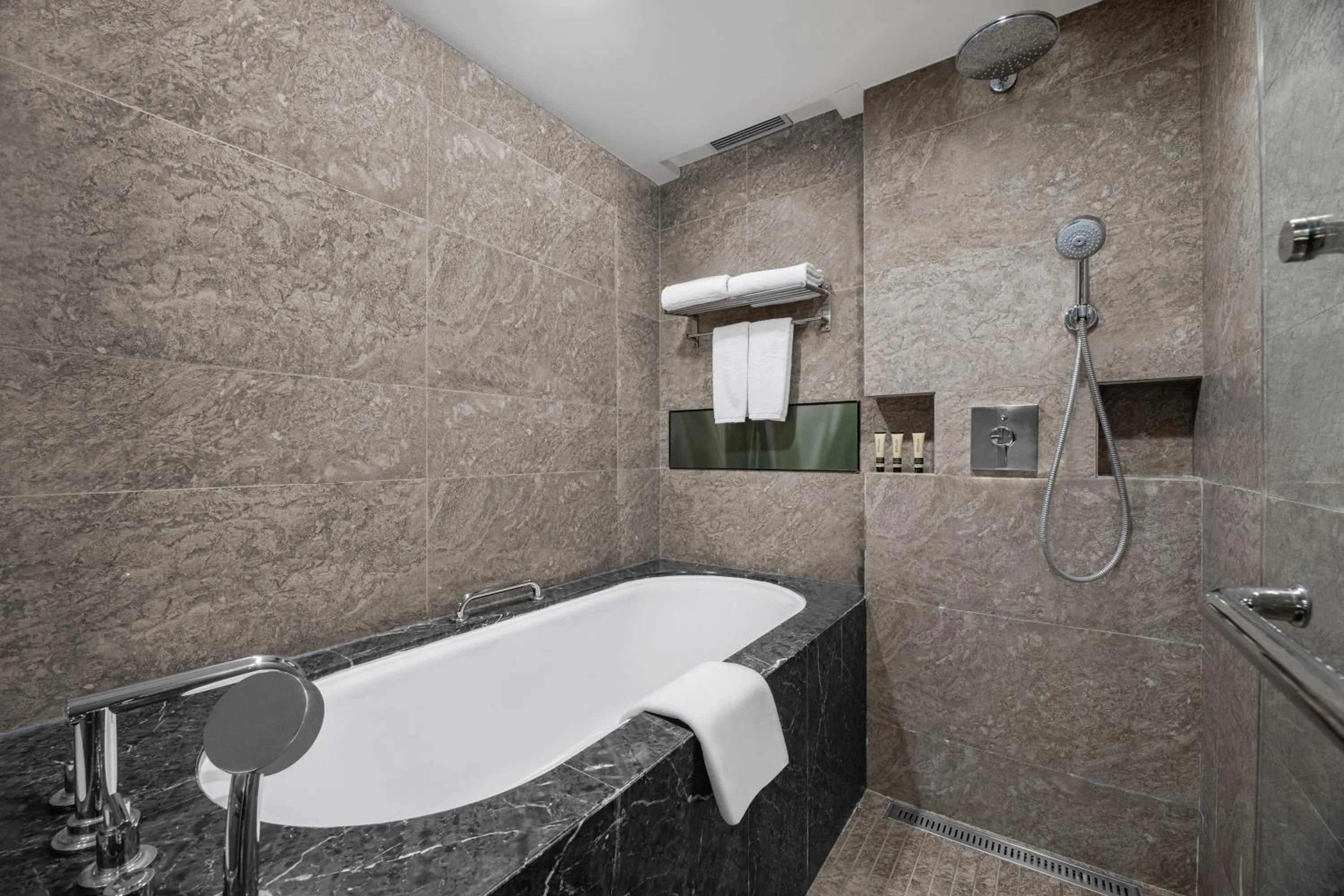 Bath in Ascott IFC Guangzhou - Free Shuttle Bus For Canton Fair