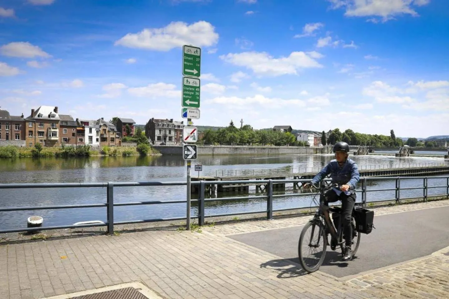Cycling in Les Cerisiers - Appartement de Standing au Centre de Namur
