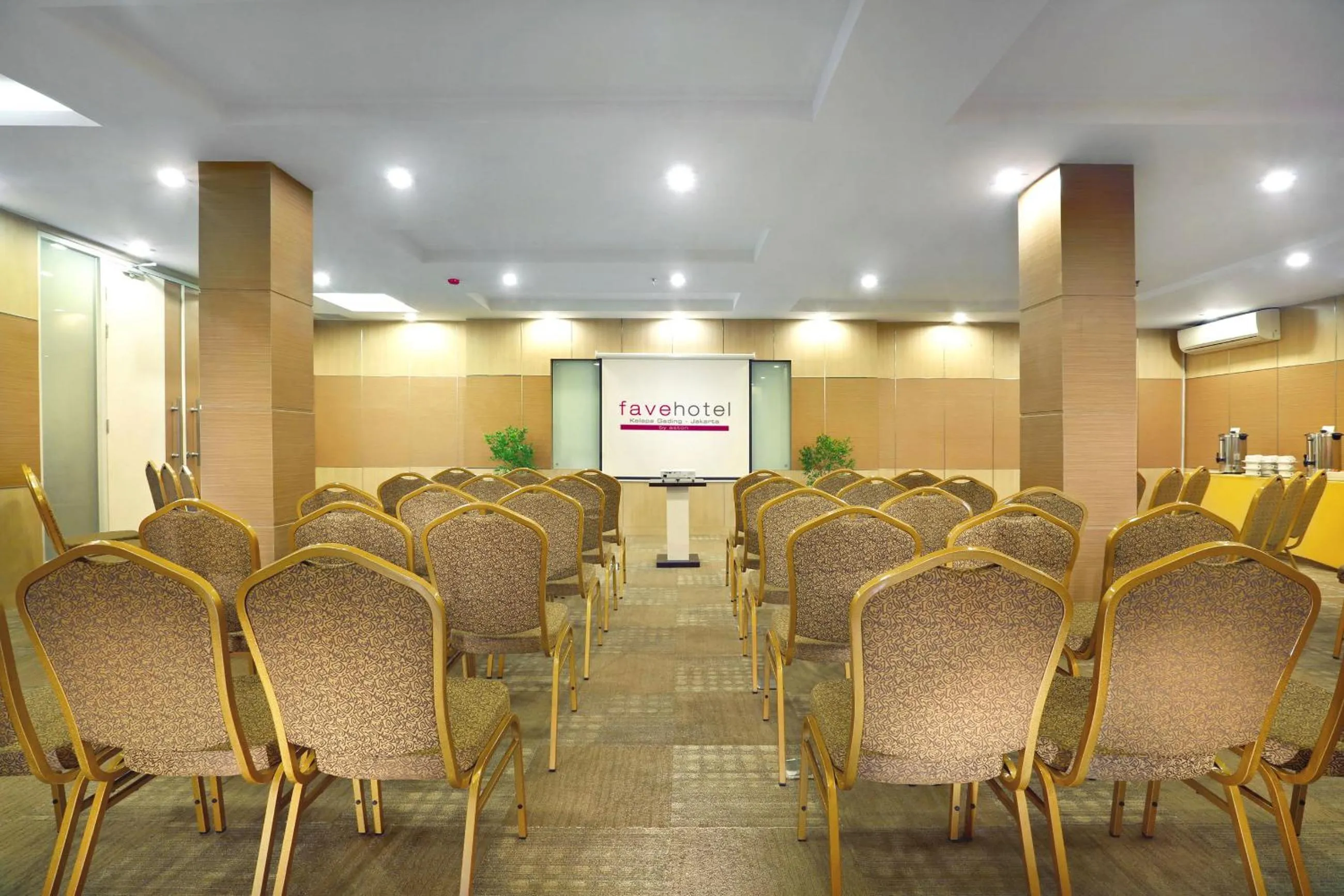 Business facilities in favehotel Kelapa Gading