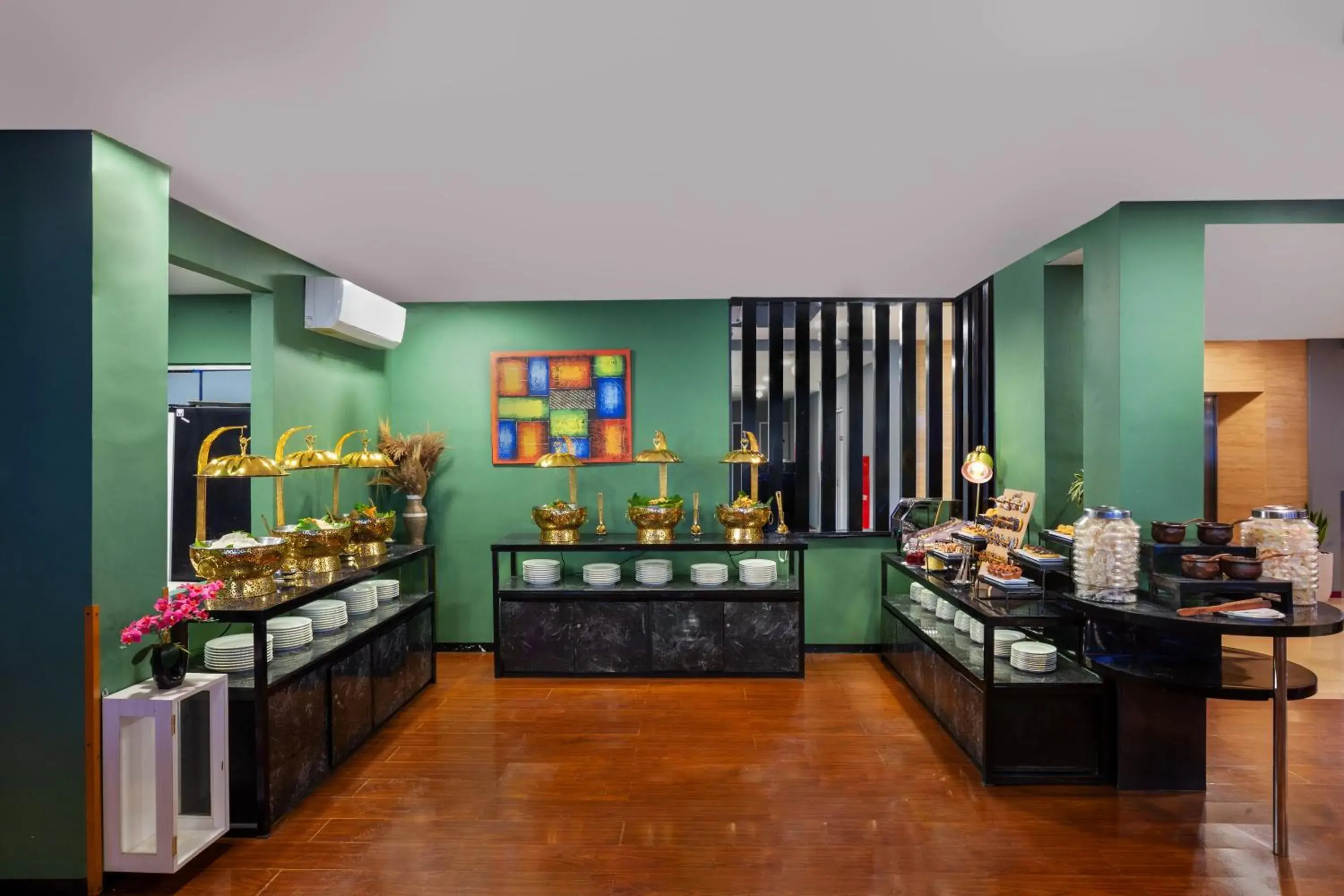 Restaurant/places to eat in favehotel Kelapa Gading Restaurant/places to eat in favehotel Kelapa Gading