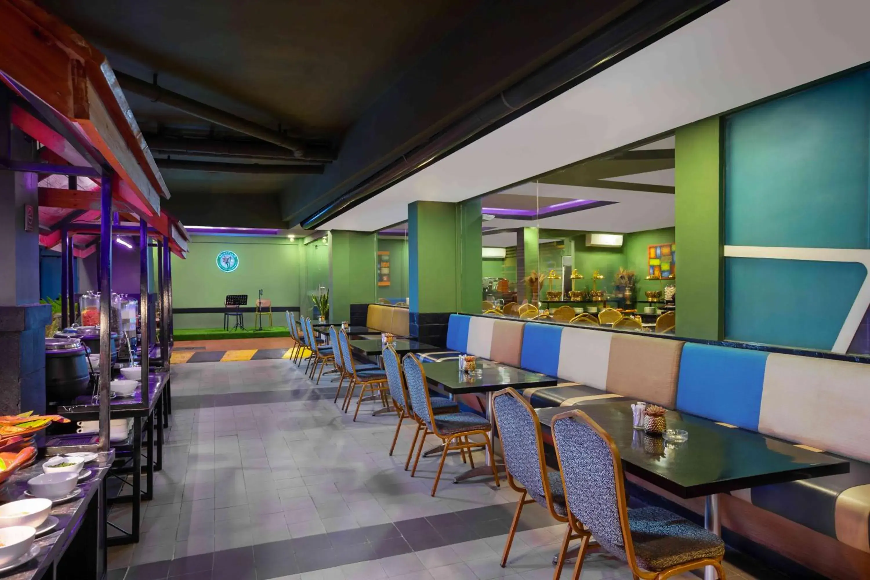 Restaurant/places to eat in favehotel Kelapa Gading Restaurant/places to eat in favehotel Kelapa Gading
