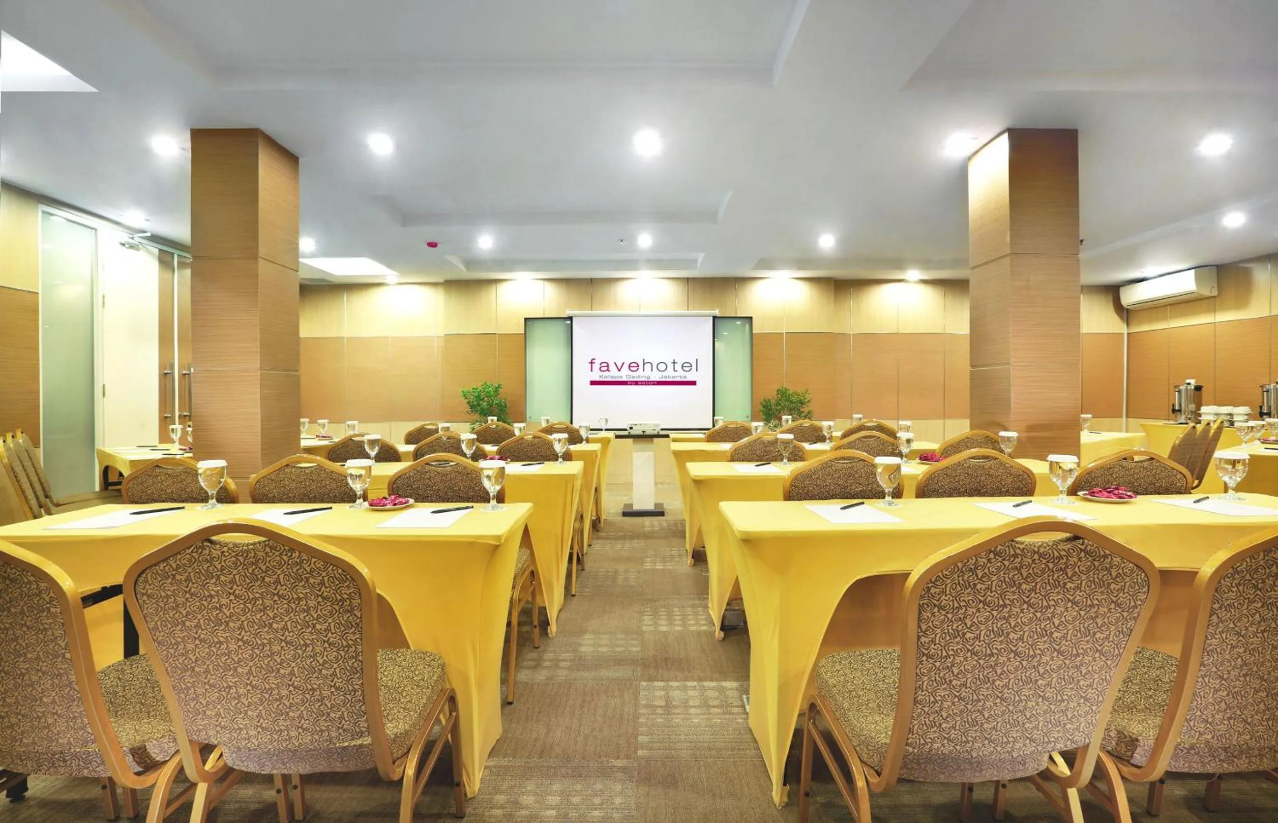 Business facilities in favehotel Kelapa Gading
